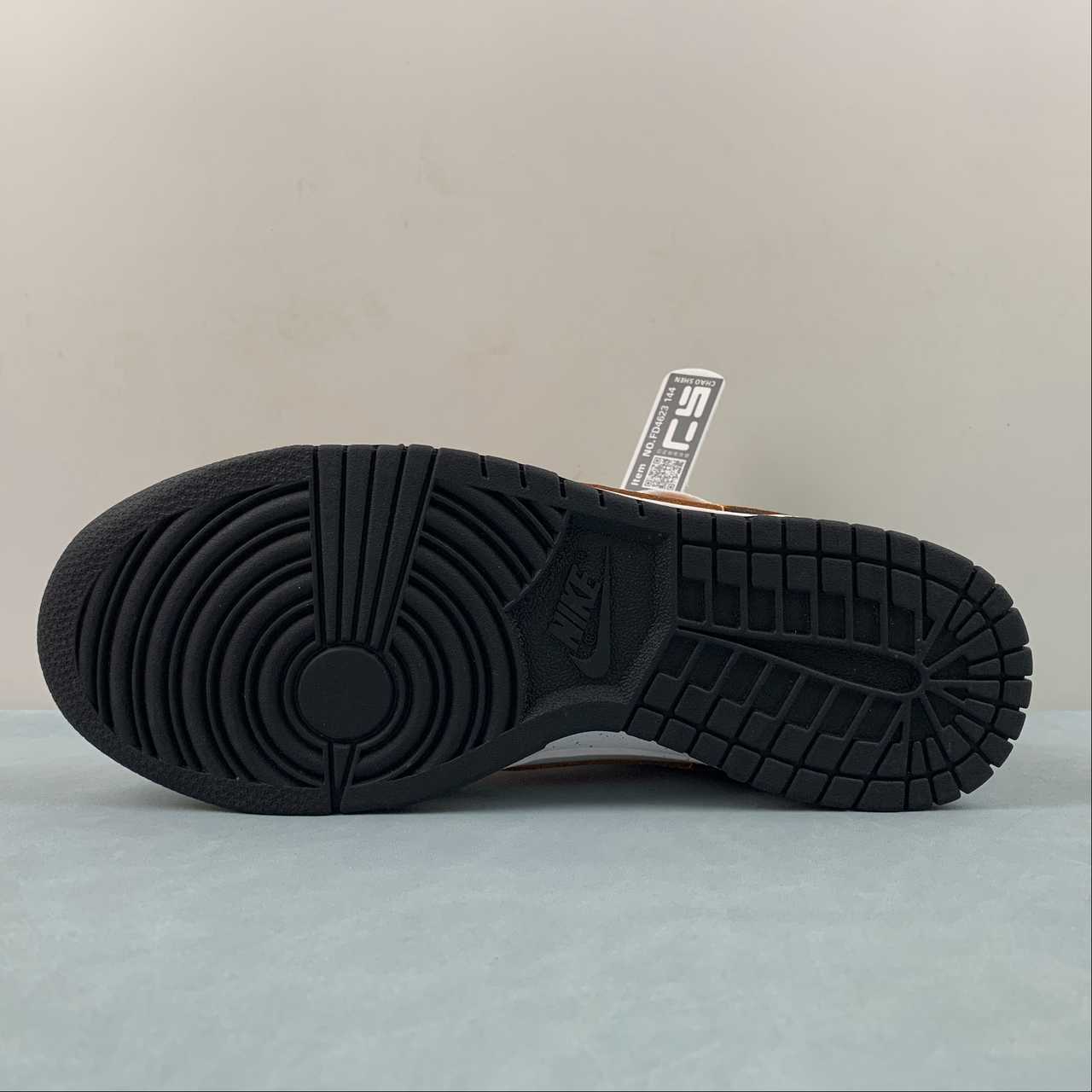 Nike Nike SB Dunk Low Shoes - Image 5