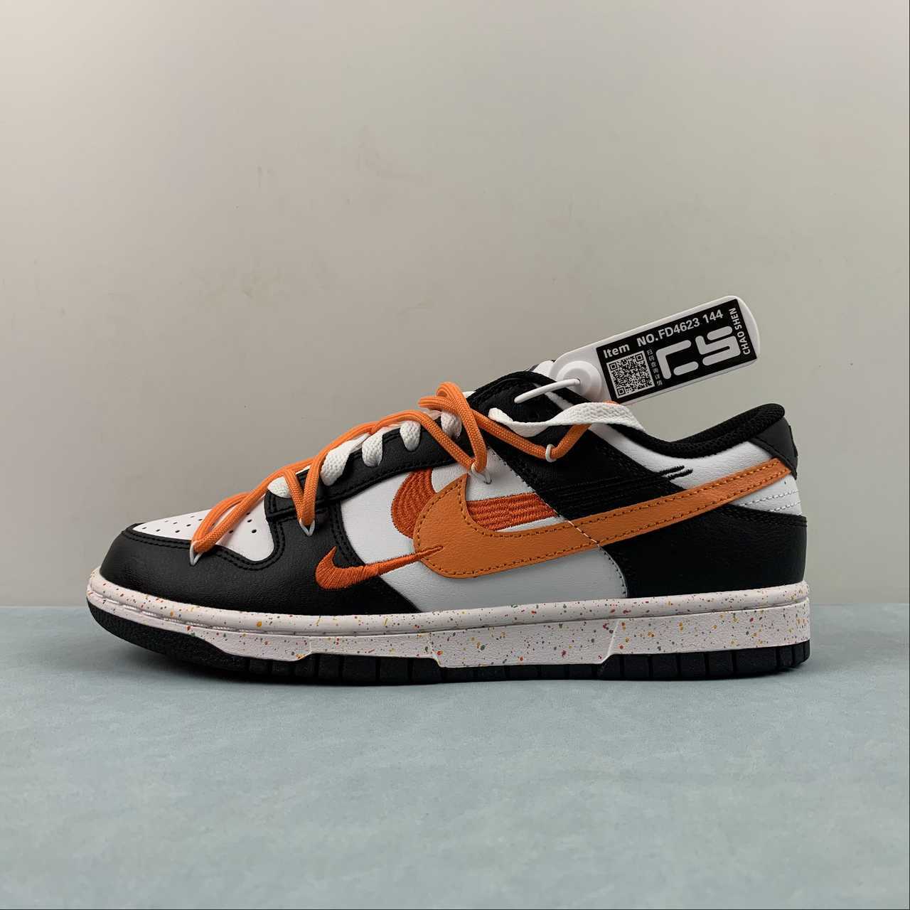 Nike Nike SB Dunk Low Shoes - Image 3