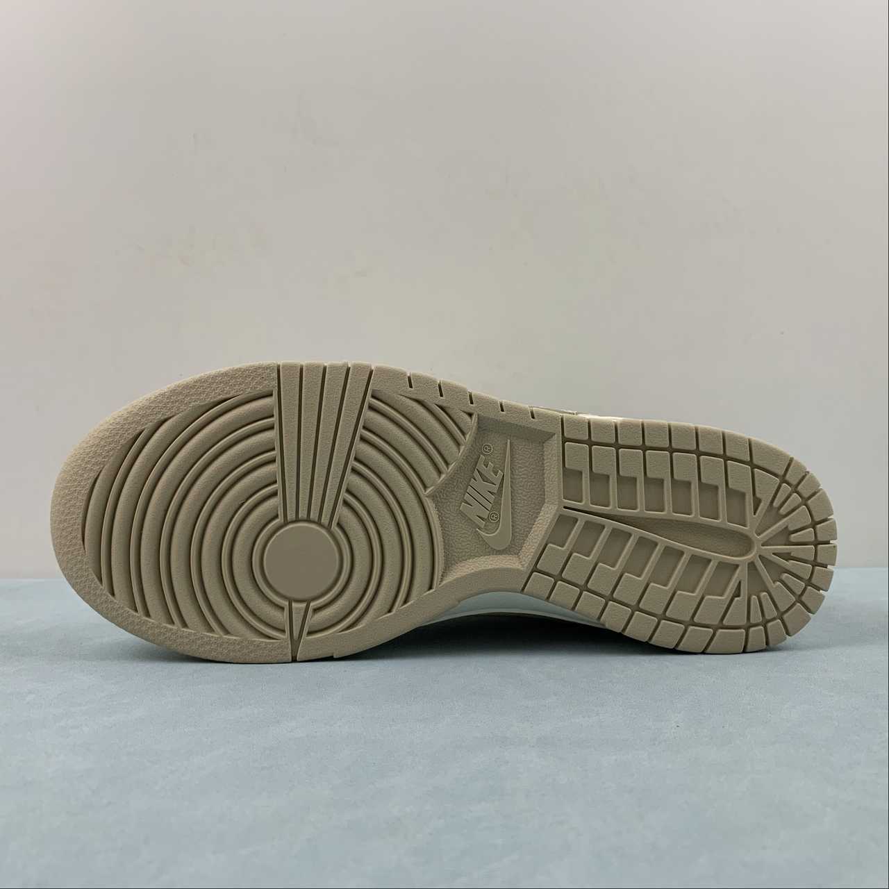 Nike Nike SB Dunk Low Shoes - Image 5