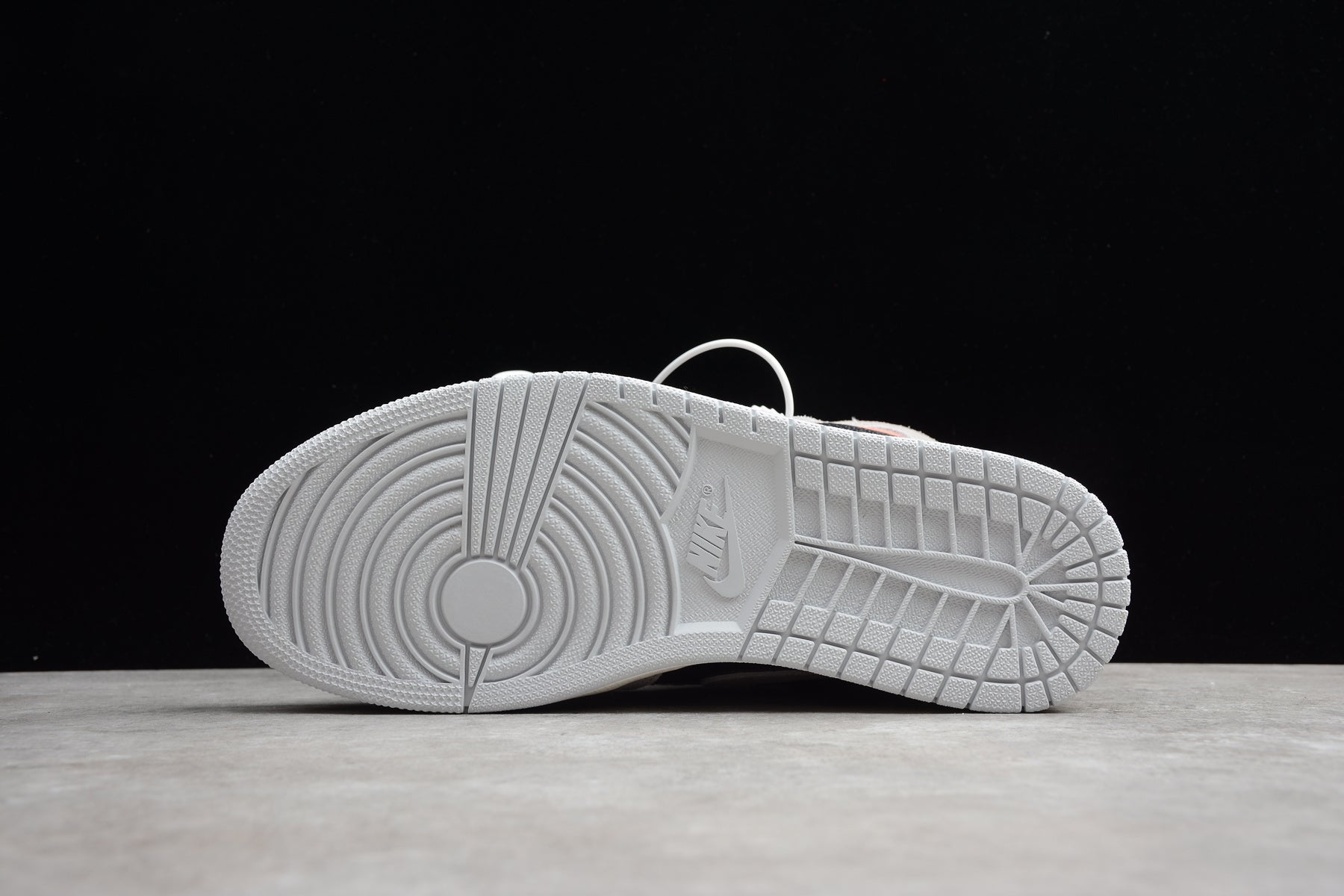 Air Jordan 1 Retro High OG (R40 CJ Premium Version - Image 4