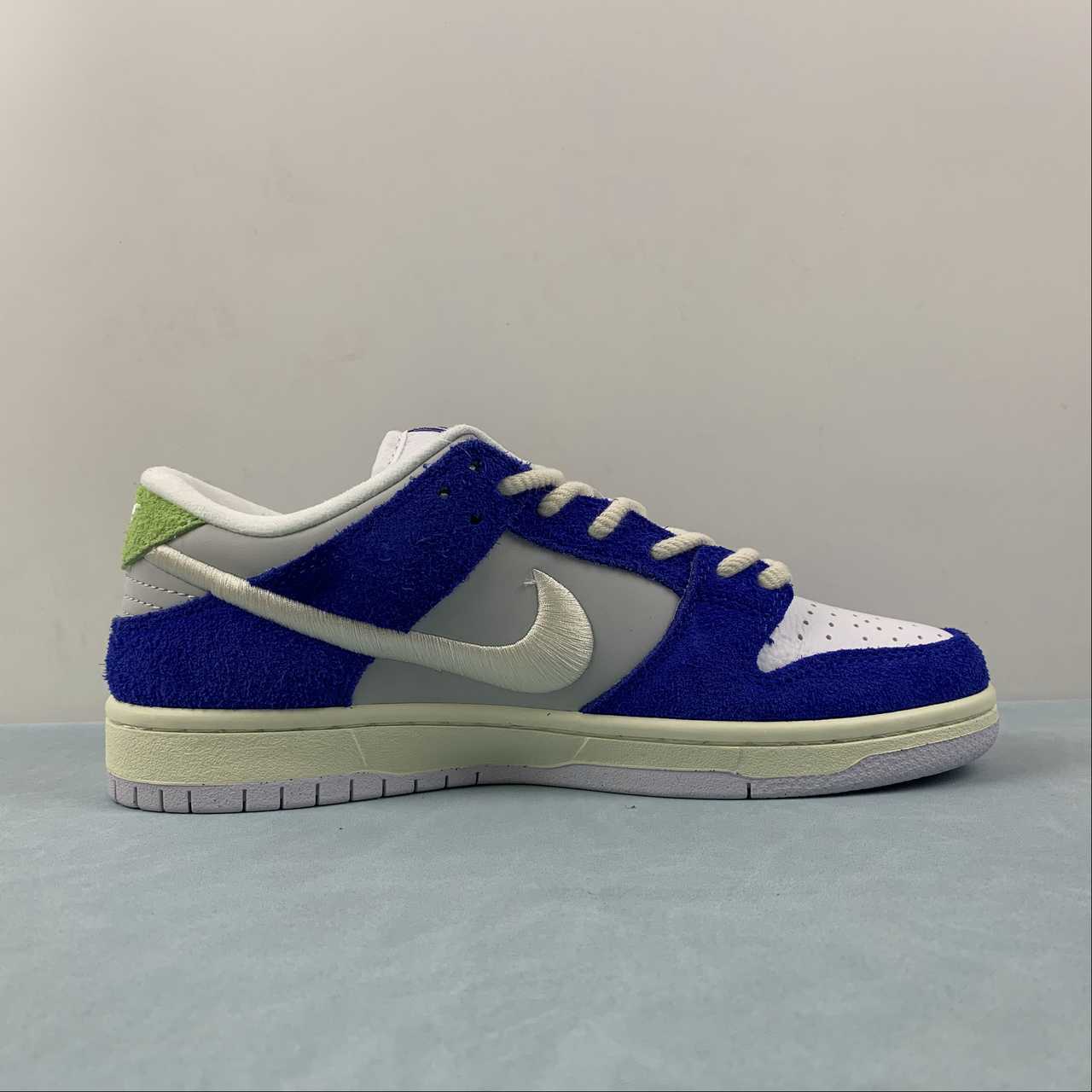 Nike Nike SB Dunk Low Shoes - Image 3