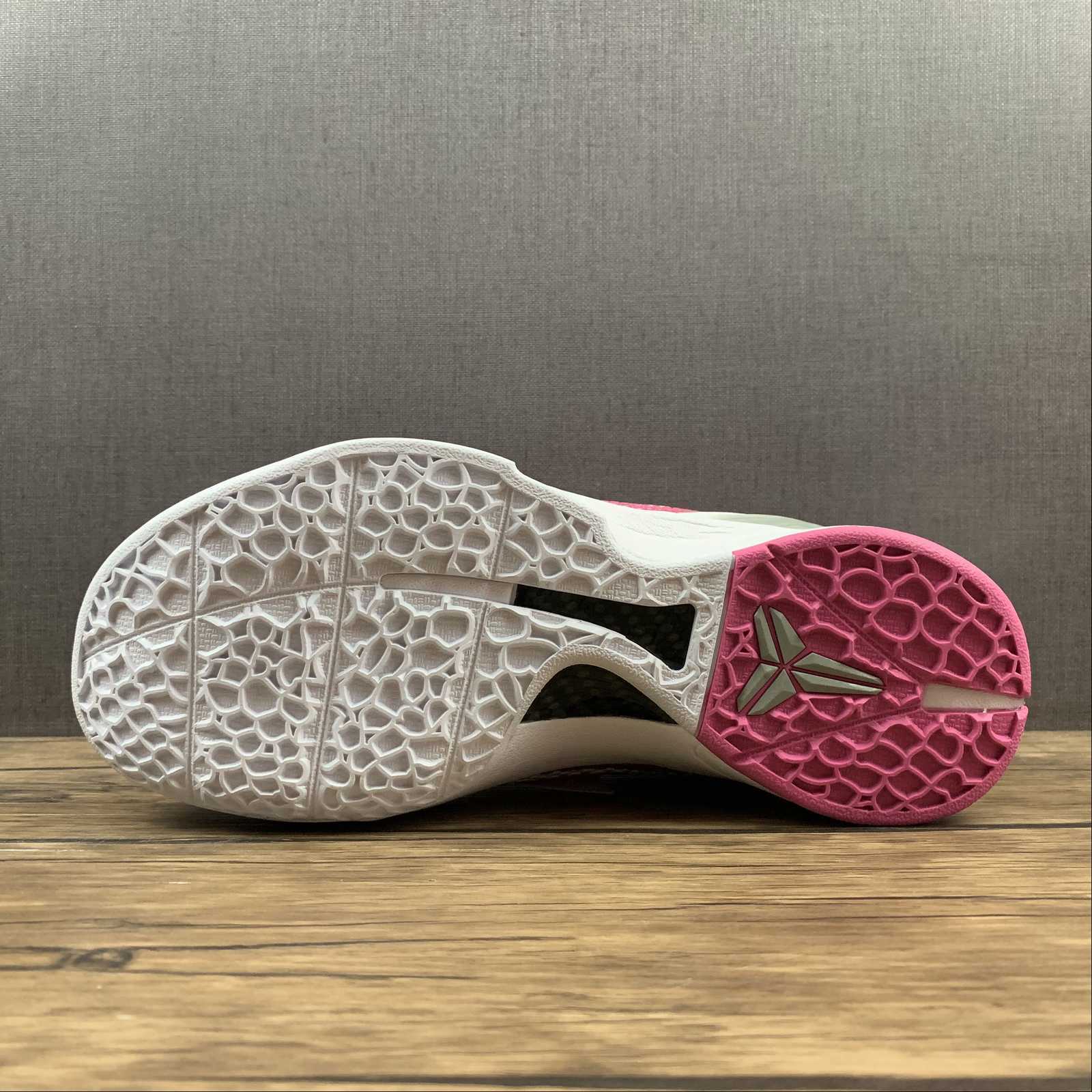 Zoom Kobe DJ3596-600 - Image 4