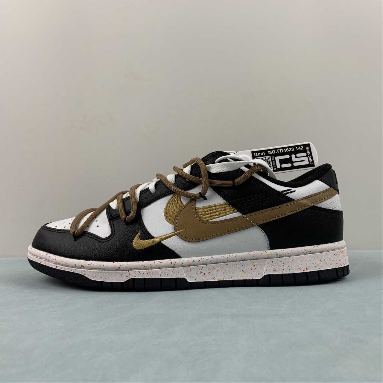 Nike Nike SB Dunk Low Shoes - Image 3