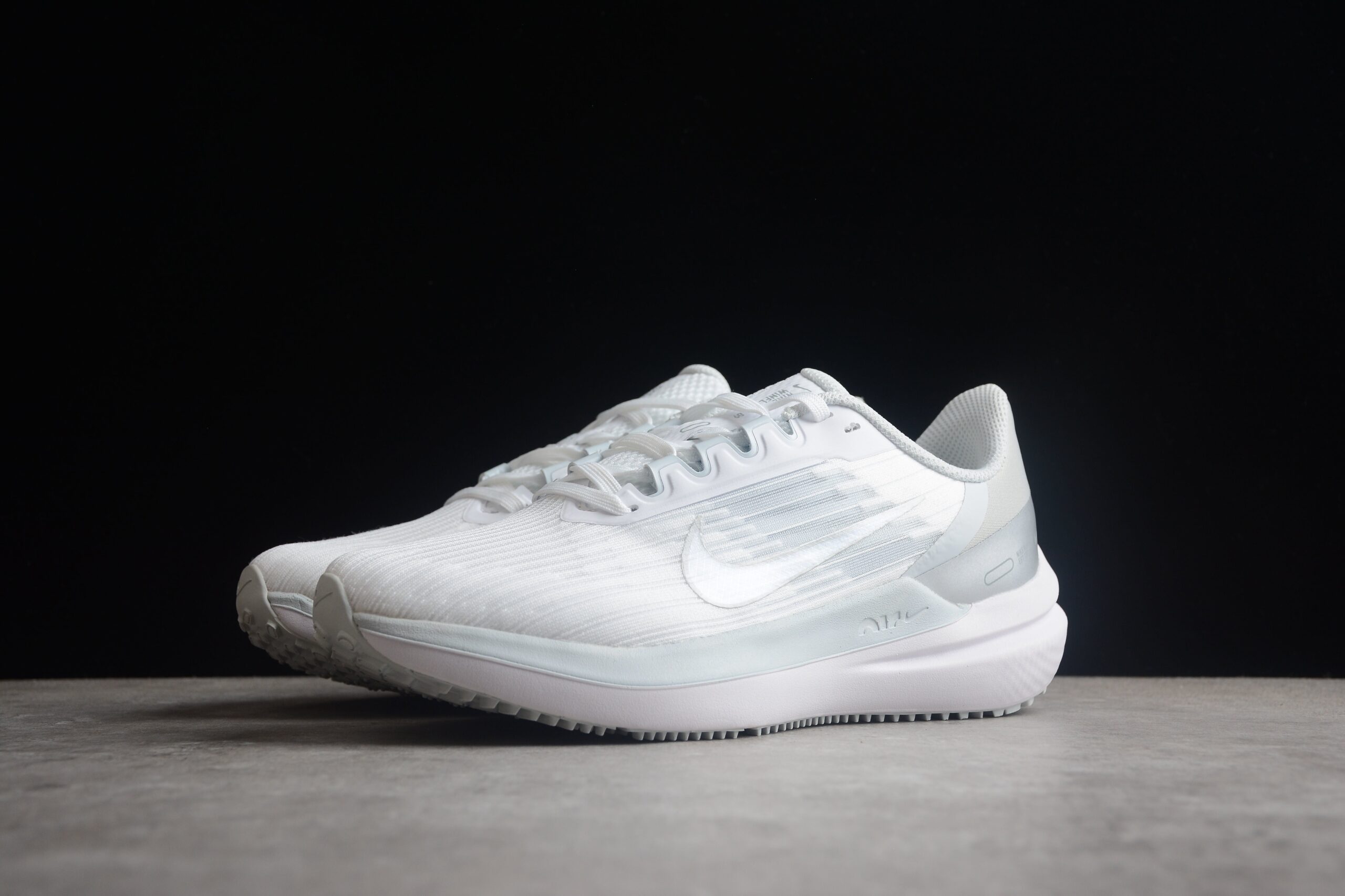 NK Air Zoom Winflo V9 DD8686-100 - Image 4