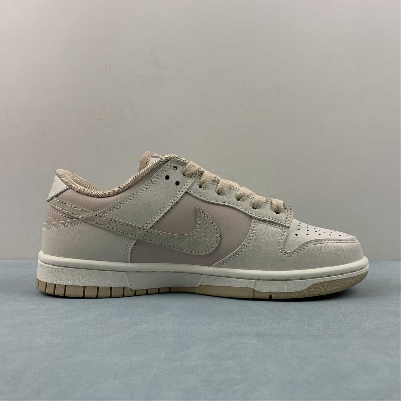 Nike Nike SB Dunk Low Shoes - Image 4