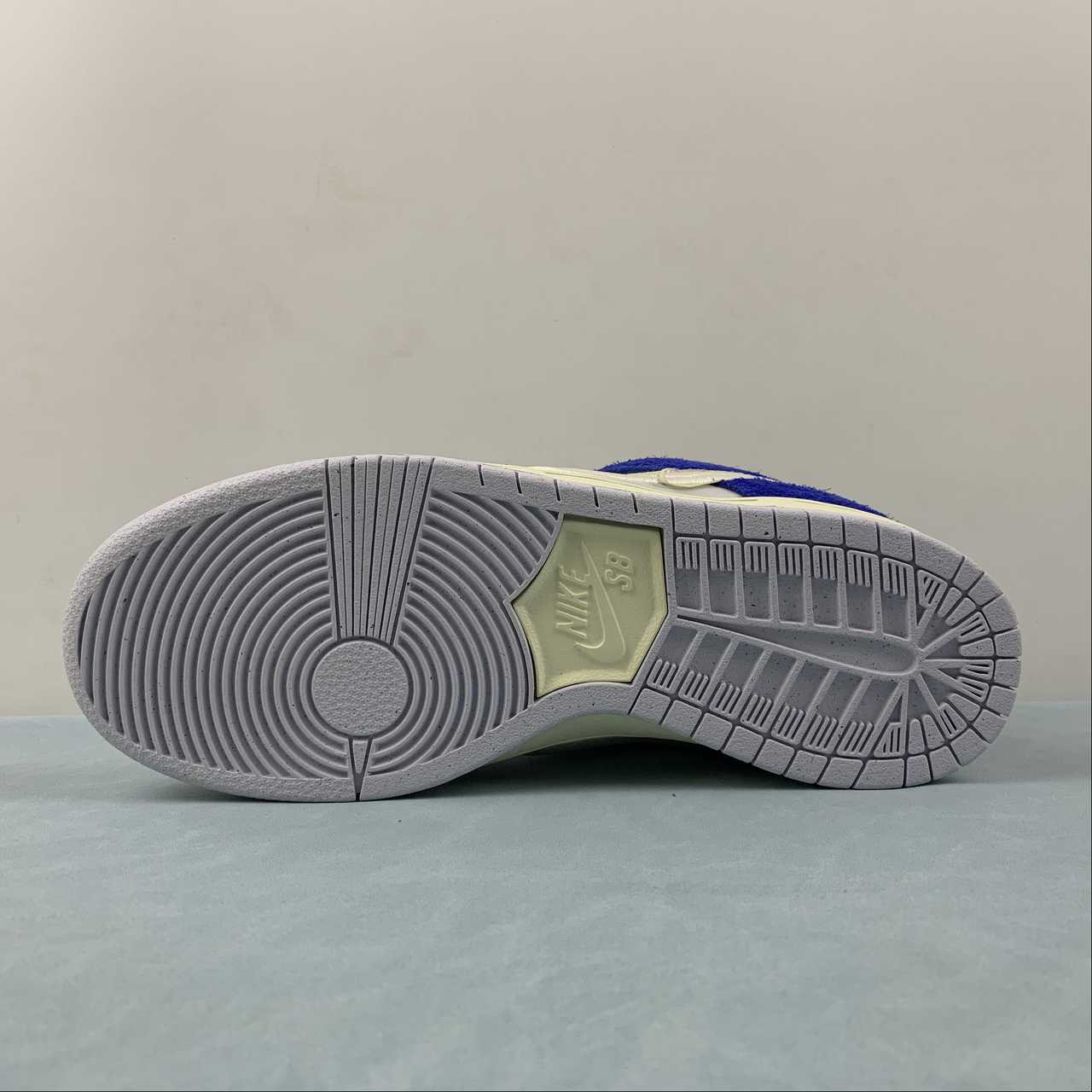 Nike Nike SB Dunk Low Shoes - Image 5