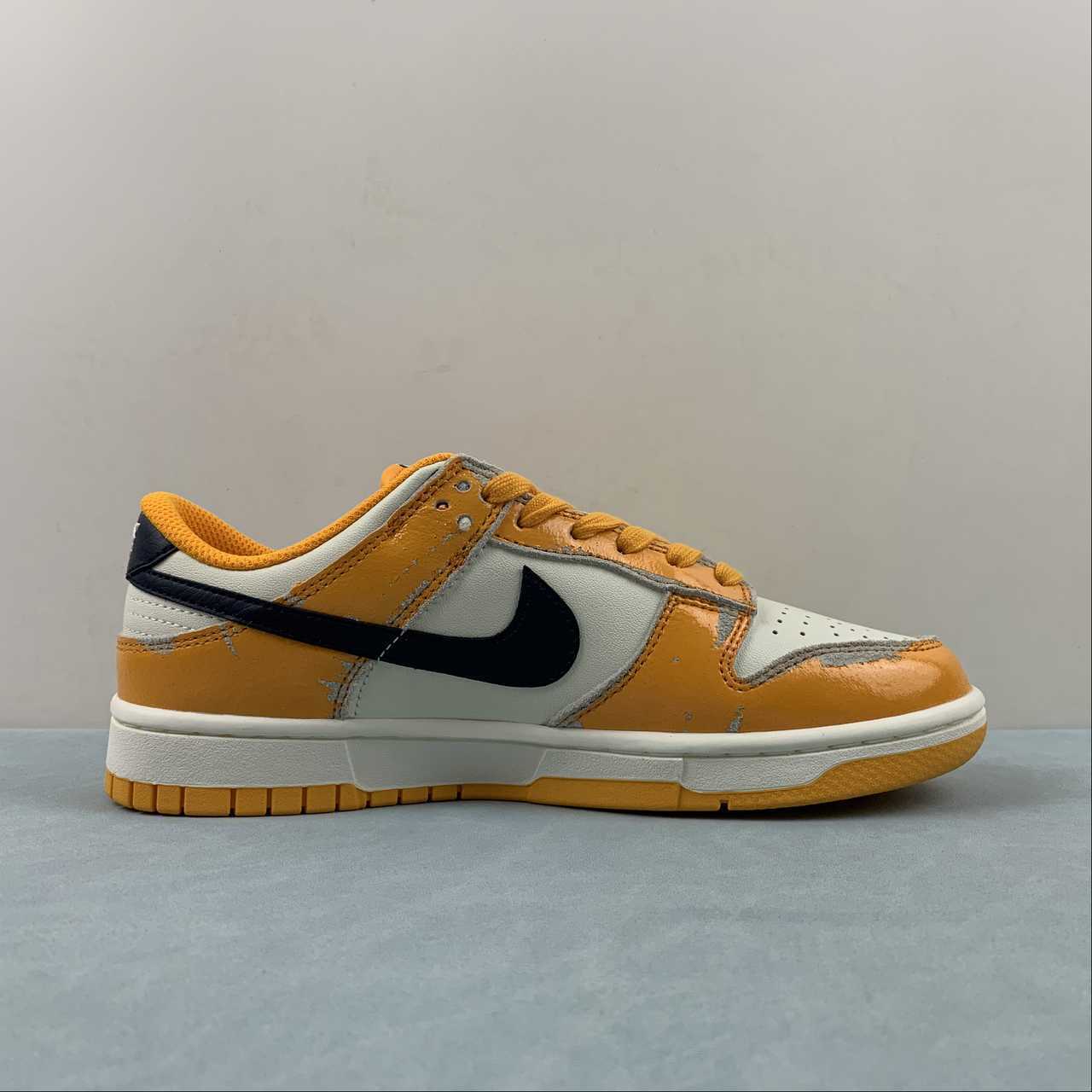 Nike Nike SB Dunk Low Shoes - Image 2