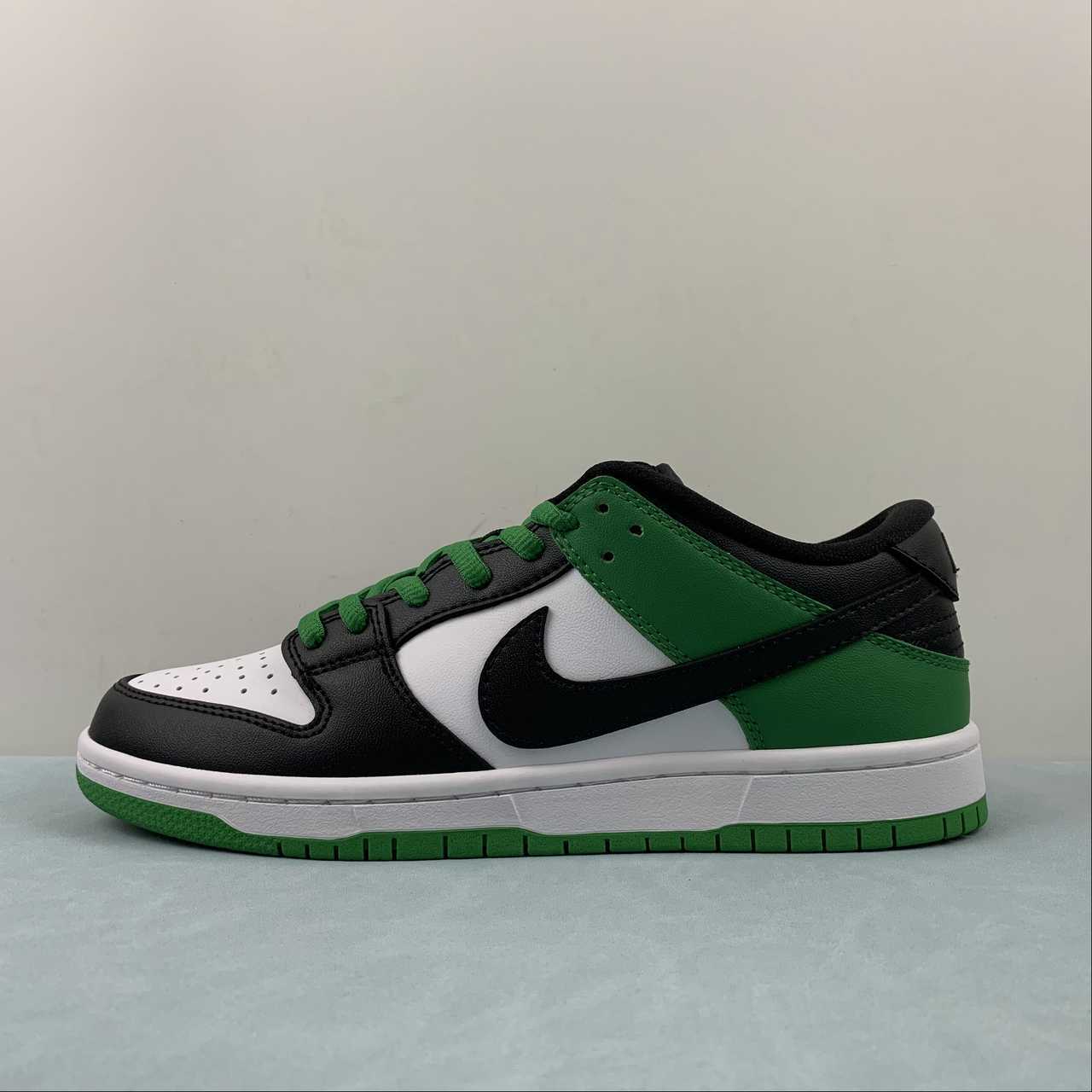 Nike Nike SB Dunk Low Shoes - Image 3