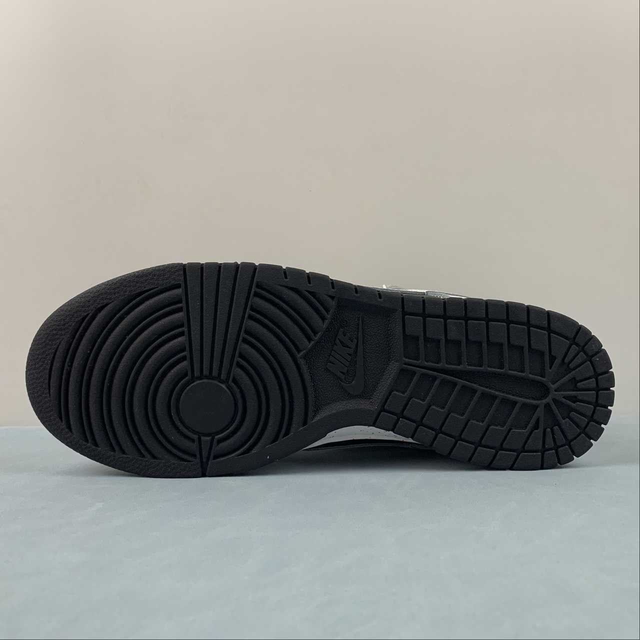 Nike Nike SB Dunk Low Shoes - Image 5