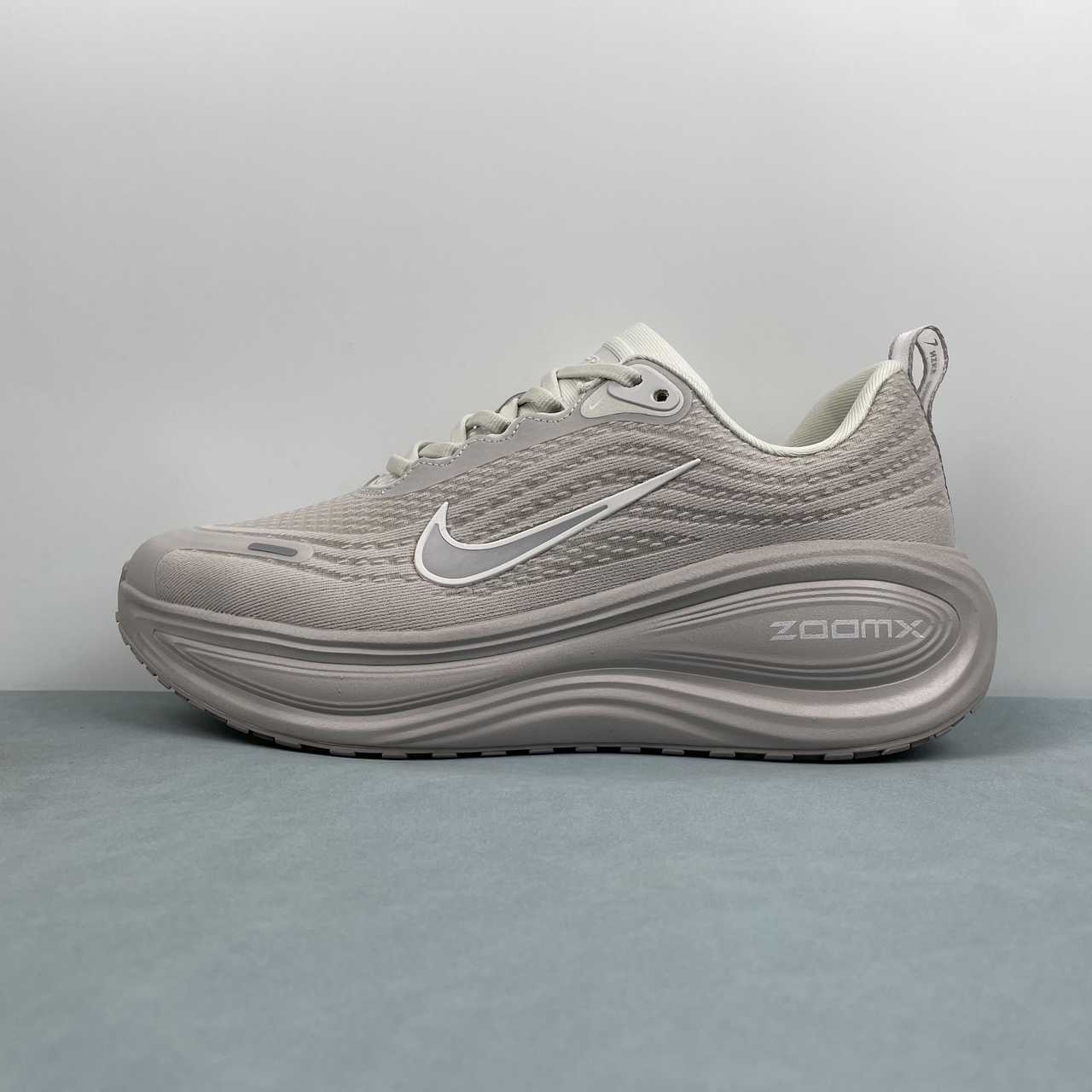 Nike Zoom Vomero PLUS - Image 2