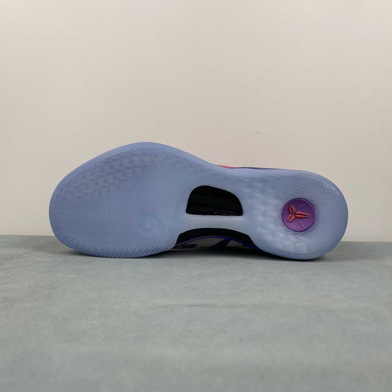 Nike Kobe VIII - Image 5