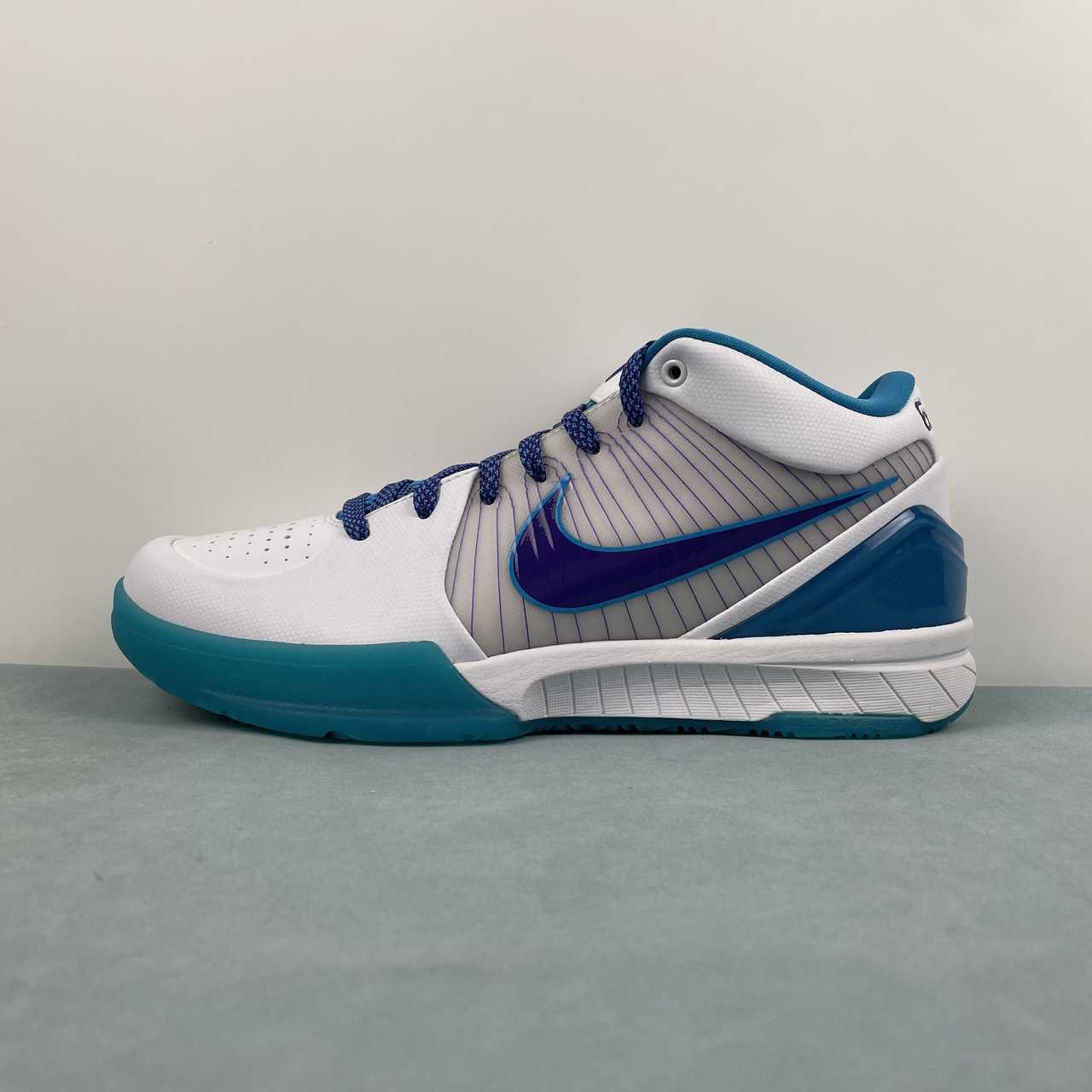 Nike Kobe IV - Image 4