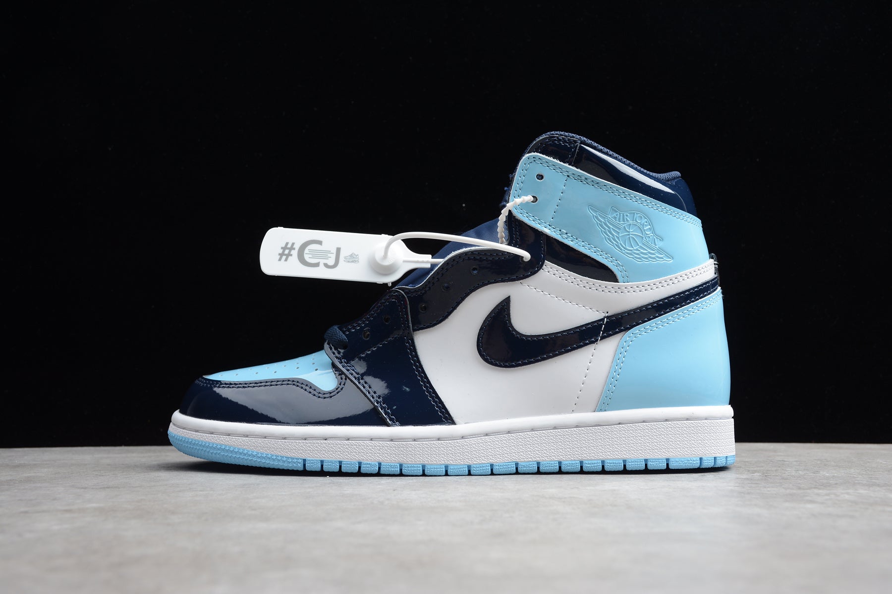 Air Jordan 1 Retro High OG "Obsidian/University Blue" - Image 3