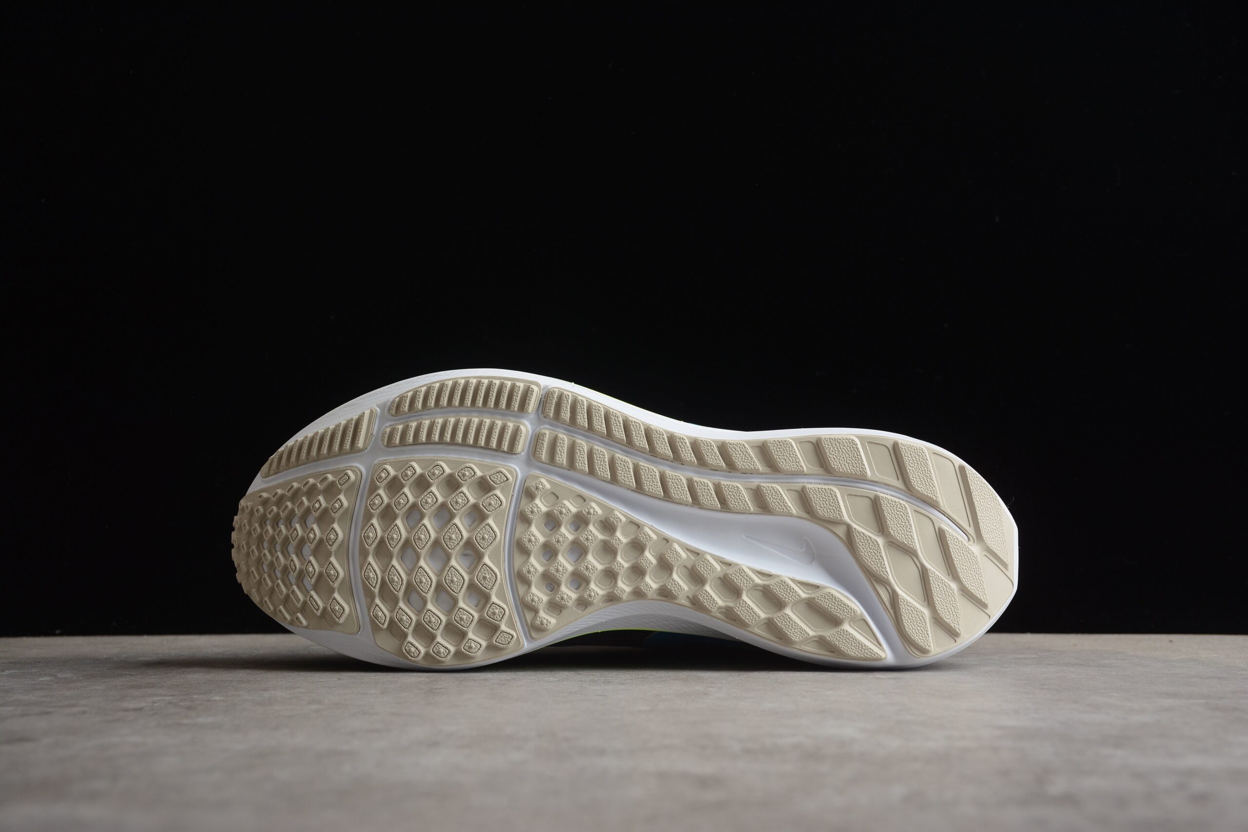 Air Zoom Pegasus 39 Black White University Blue Fluorescent Green Dark Smoke - Image 7