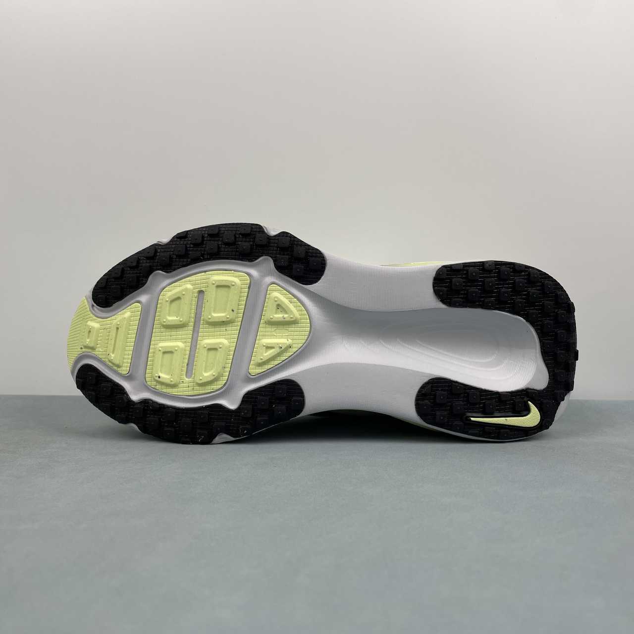 Nike Zoom Vomero 18 - Image 5