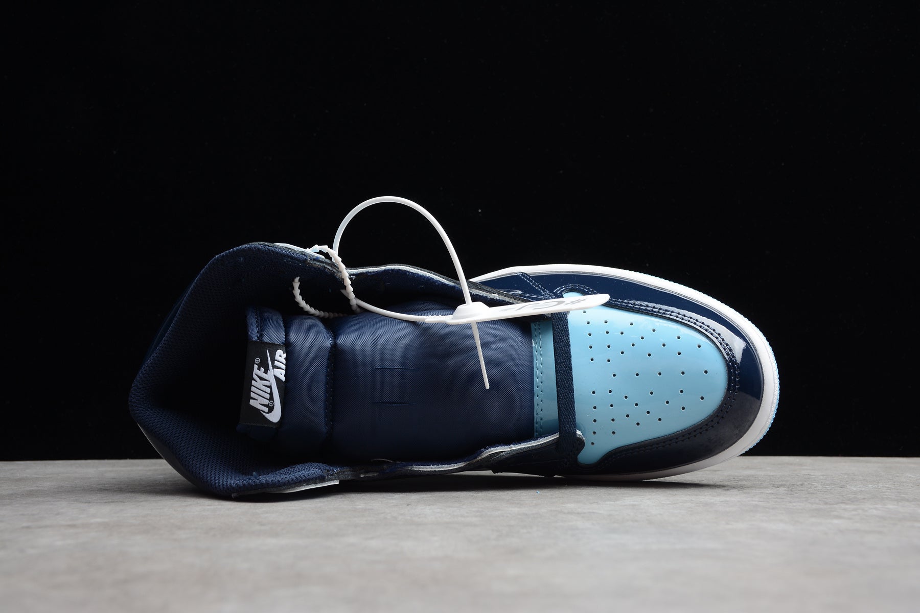 Air Jordan 1 Retro High OG "Obsidian/University Blue" - Image 7