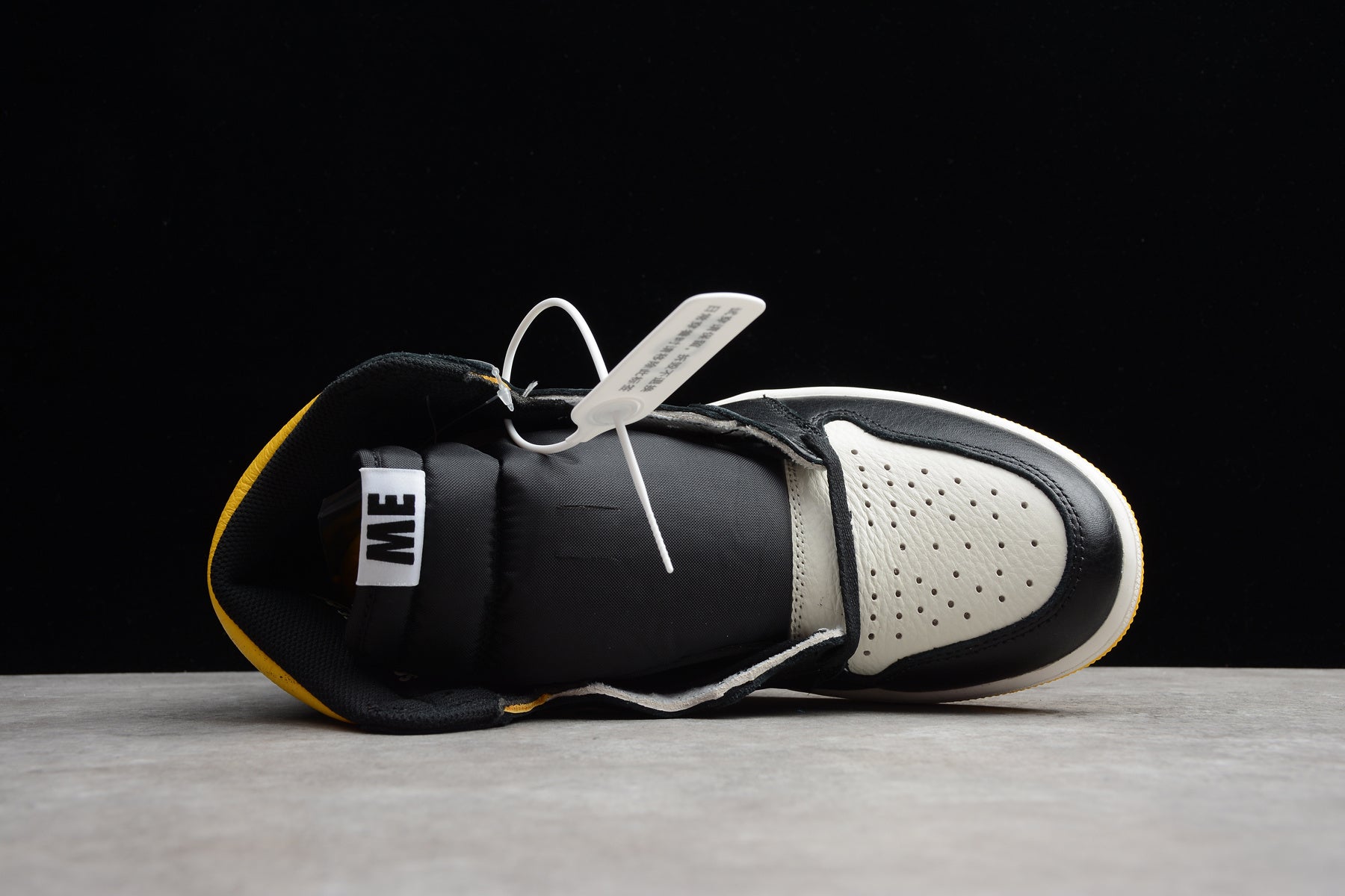 Air Jordan 1 Retro High OG White/Black - Image 4