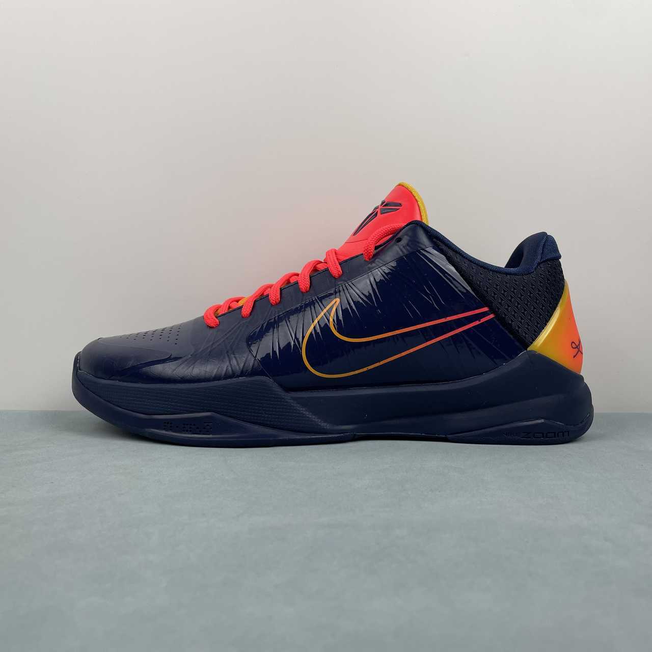Nike Kobe V - Image 4
