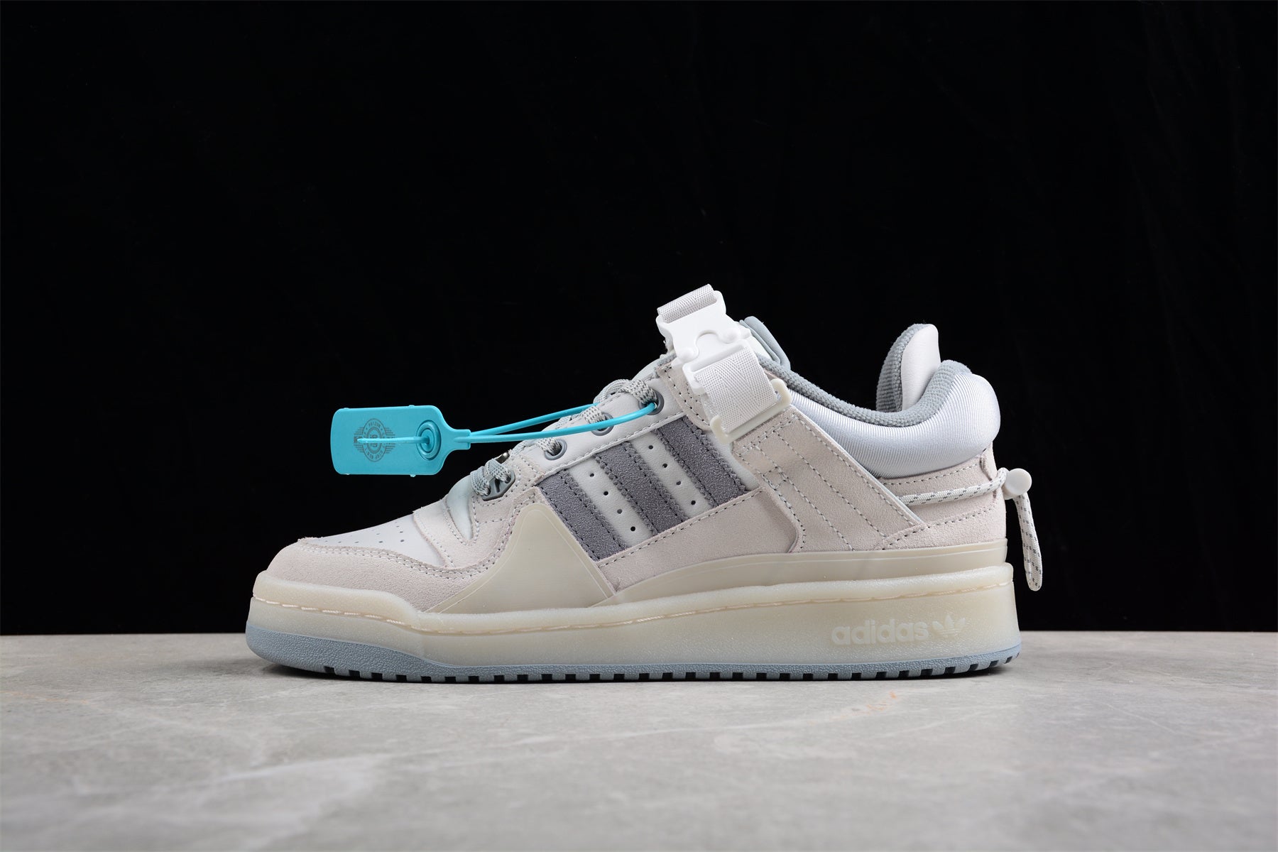 Ad Forum 84 Low HQ2153 - Image 3