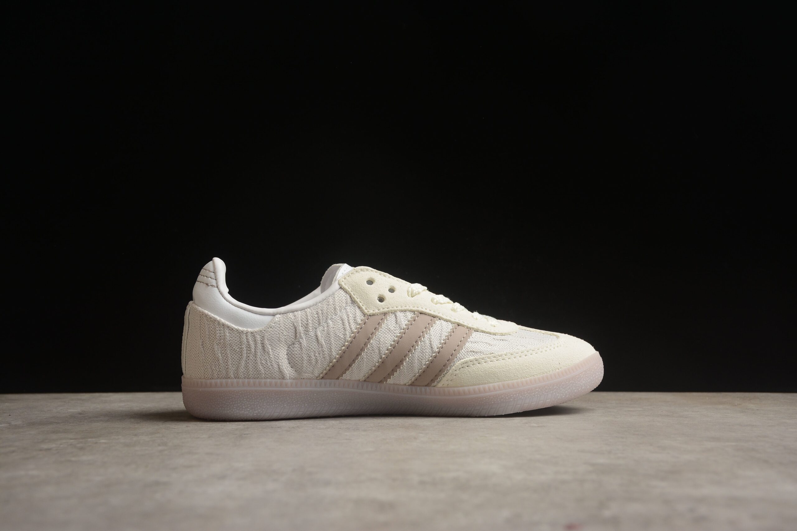 Ad Gazelle Indoor JP5674