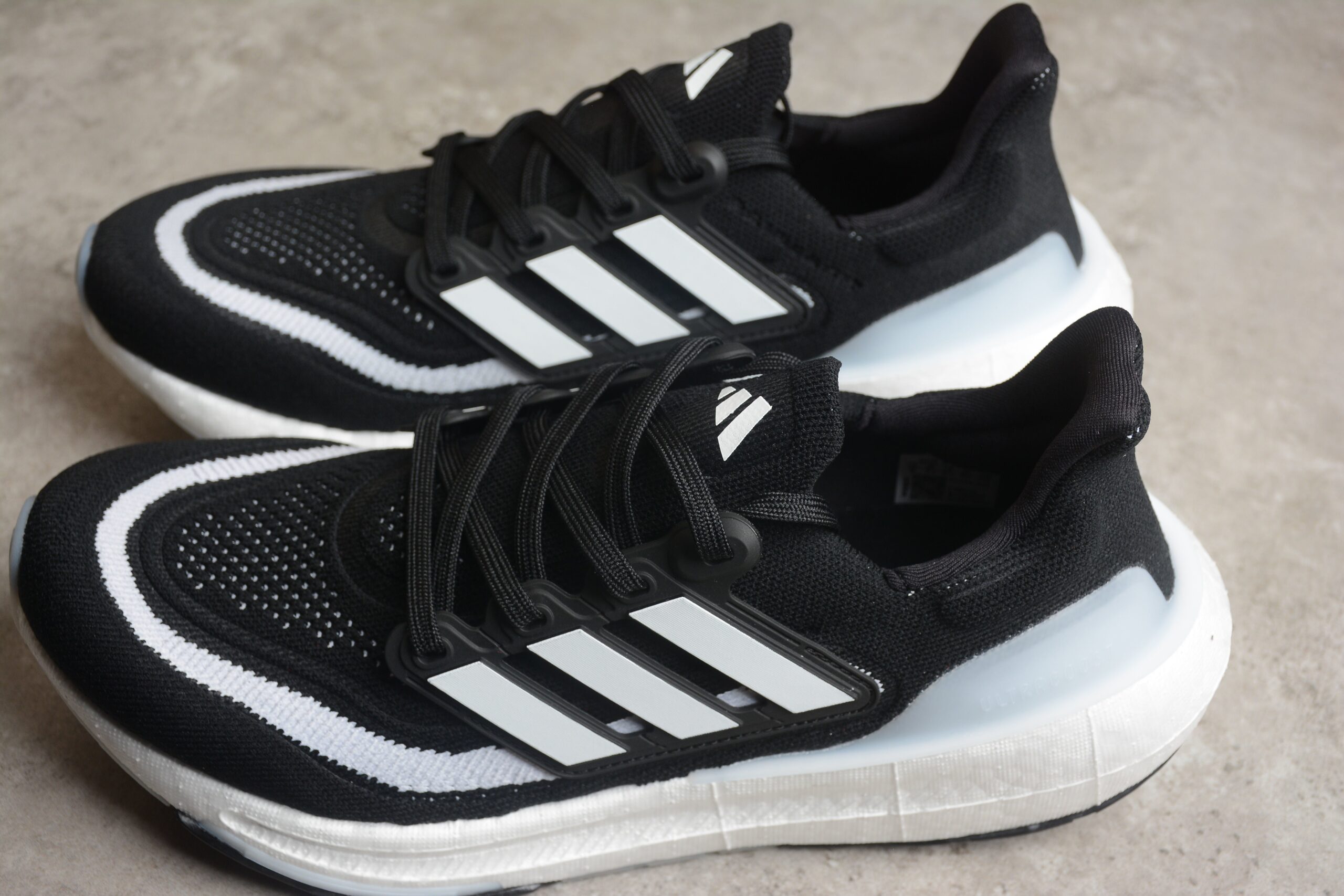 Ad Ul.tra Boost Light 23 HQ6340 - Image 2