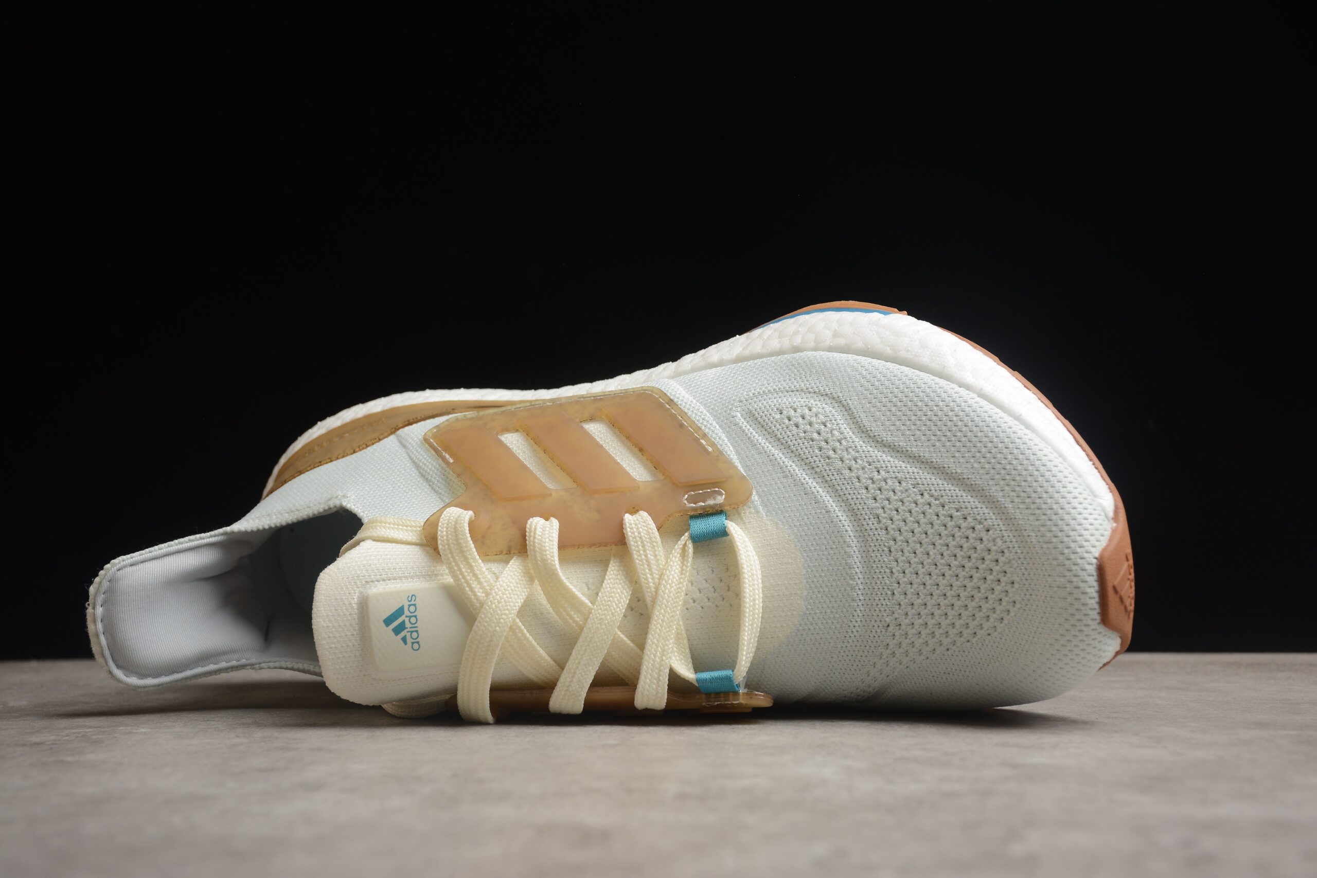 Ad Ultra Boost 22 GX9141 - Image 4