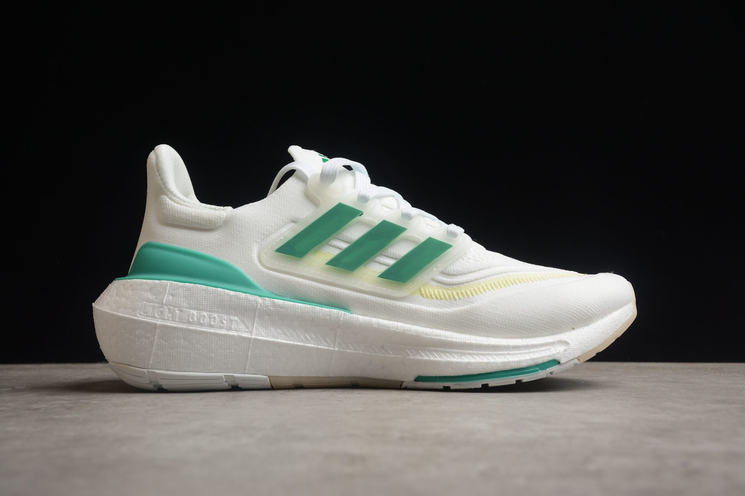 Ad Ultra Boost Light 23 HQ6350