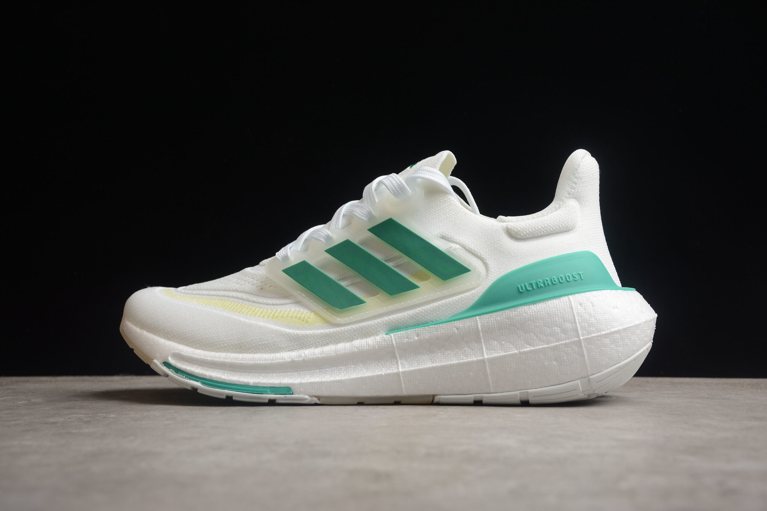 Ad Ultra Boost Light 23 HQ6350 - Image 3