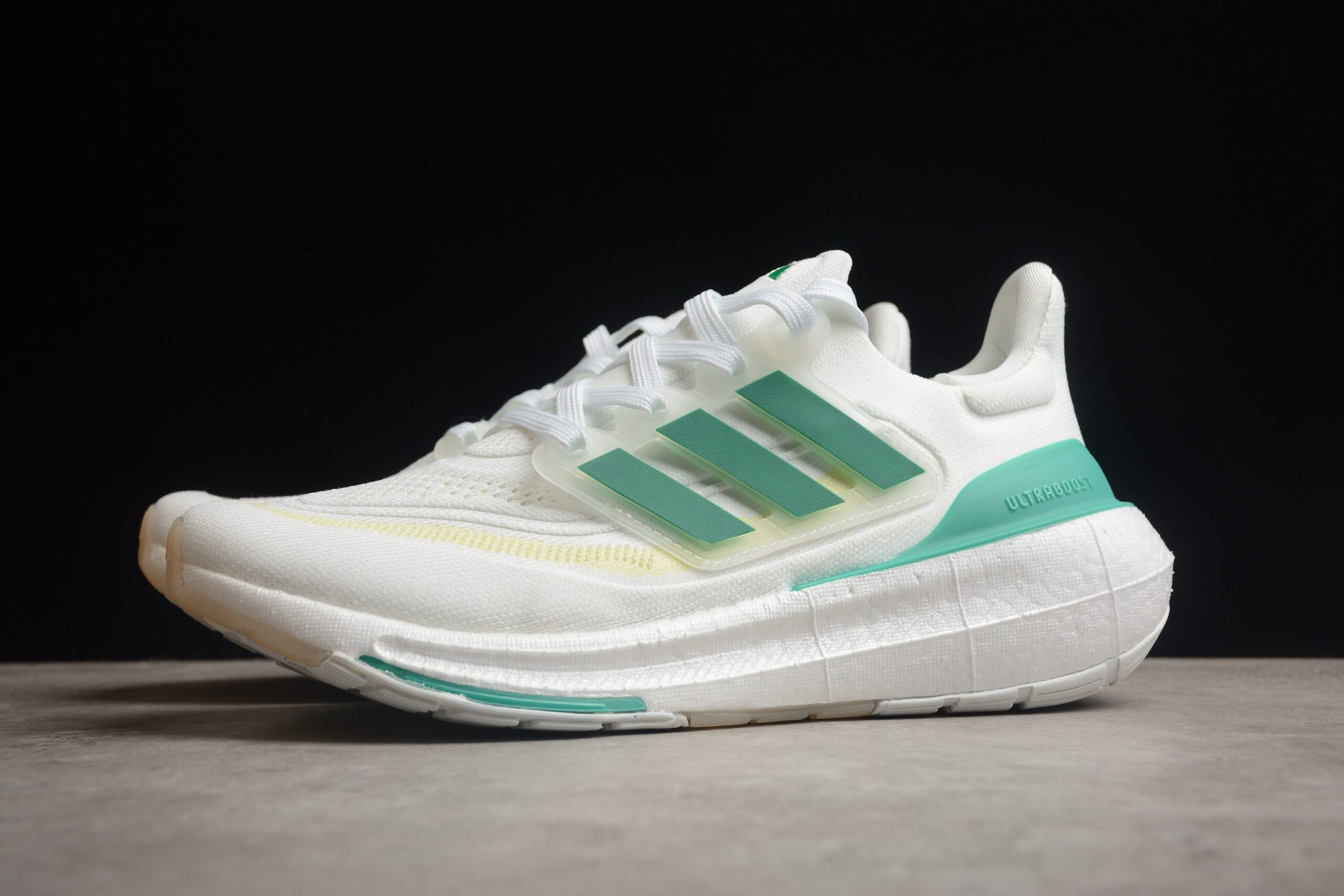 Ad Ultra Boost Light 23 HQ6350 - Image 4