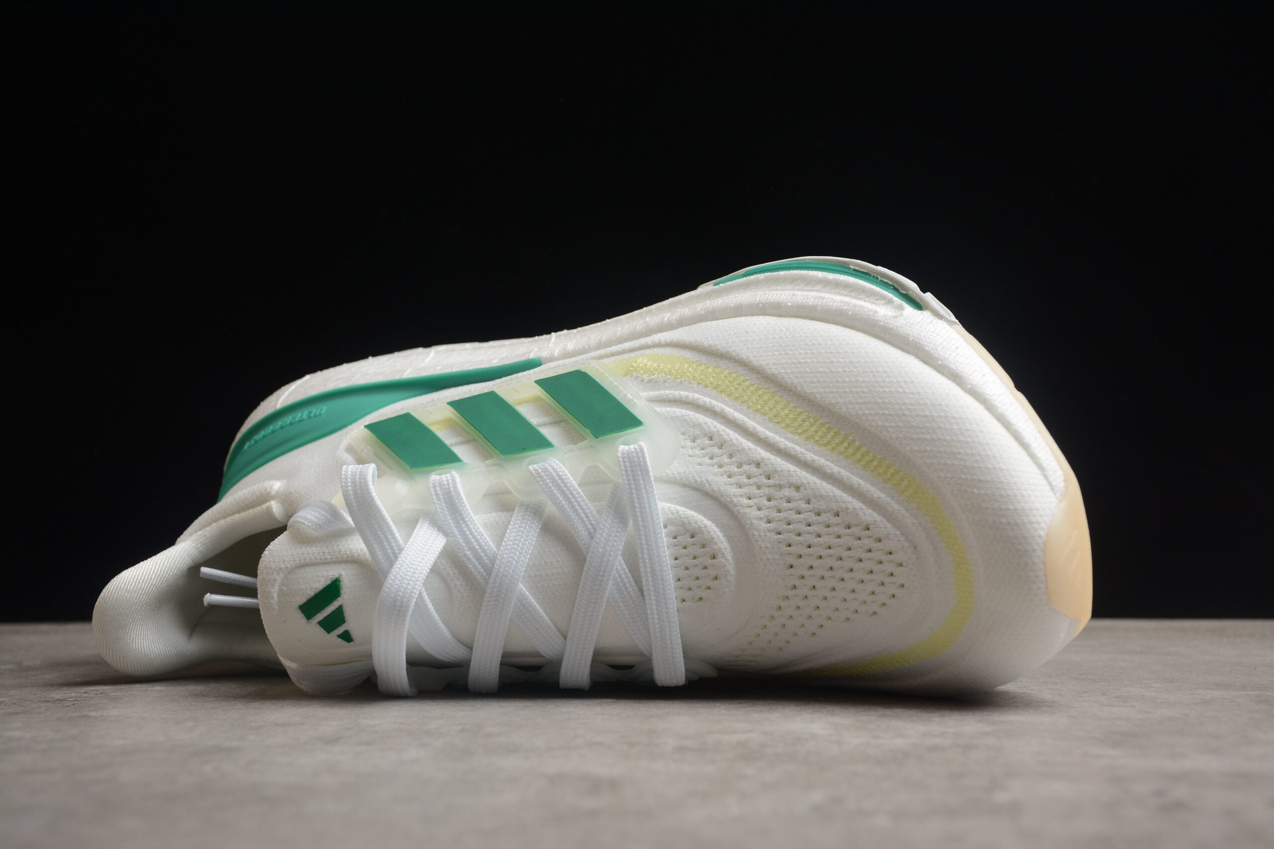 Ad Ultra Boost Light 23 HQ6350 - Image 5