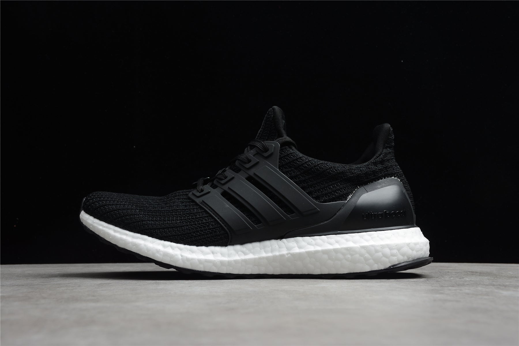 R17 Ultra Boost Core Black - Image 2