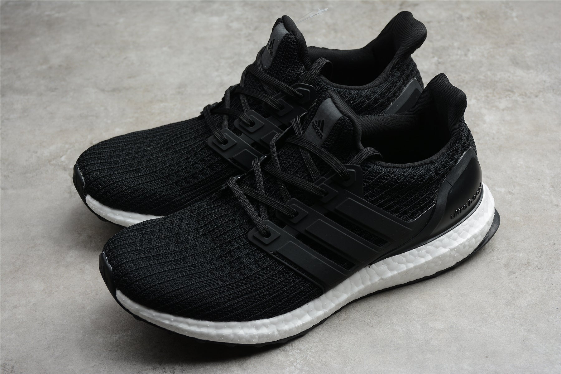 R17 Ultra Boost Core Black - Image 3