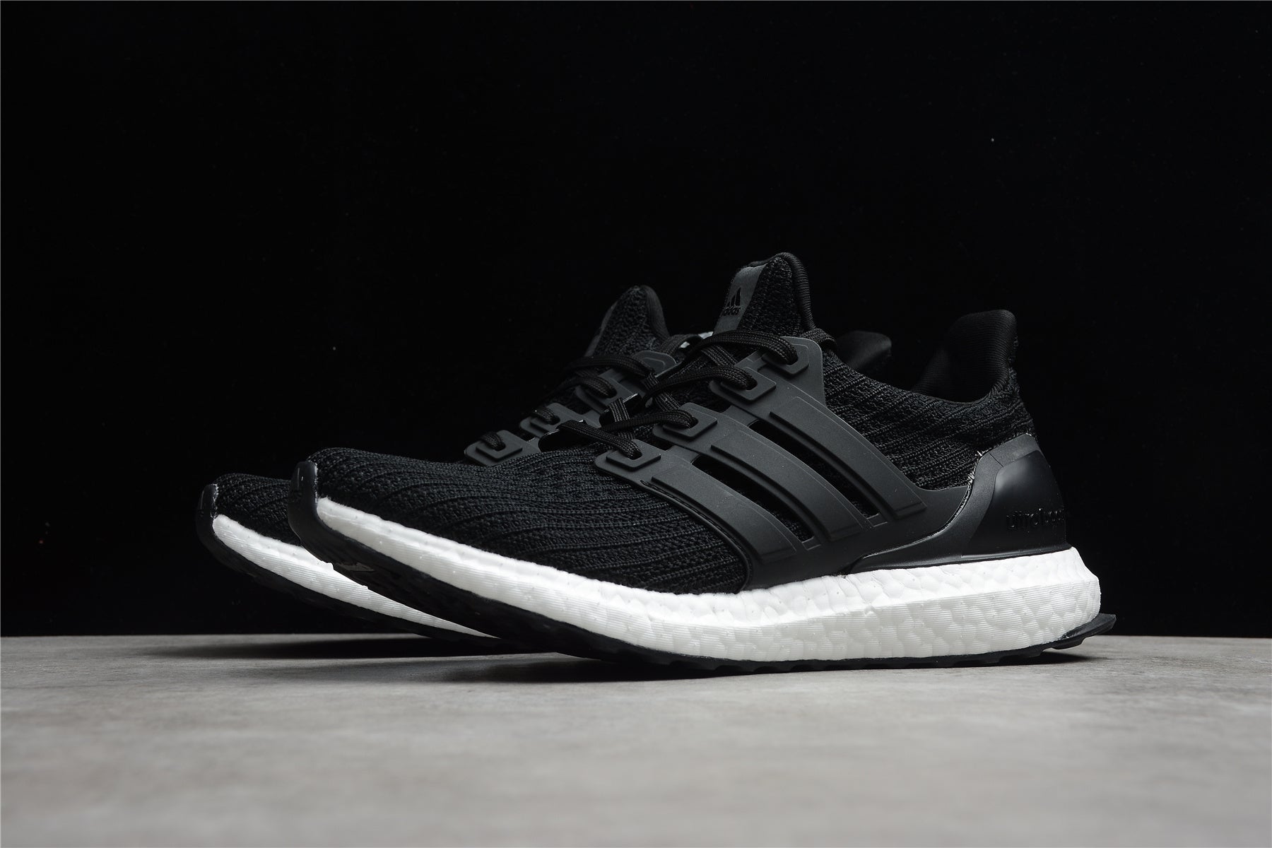 R17 Ultra Boost Core Black - Image 4