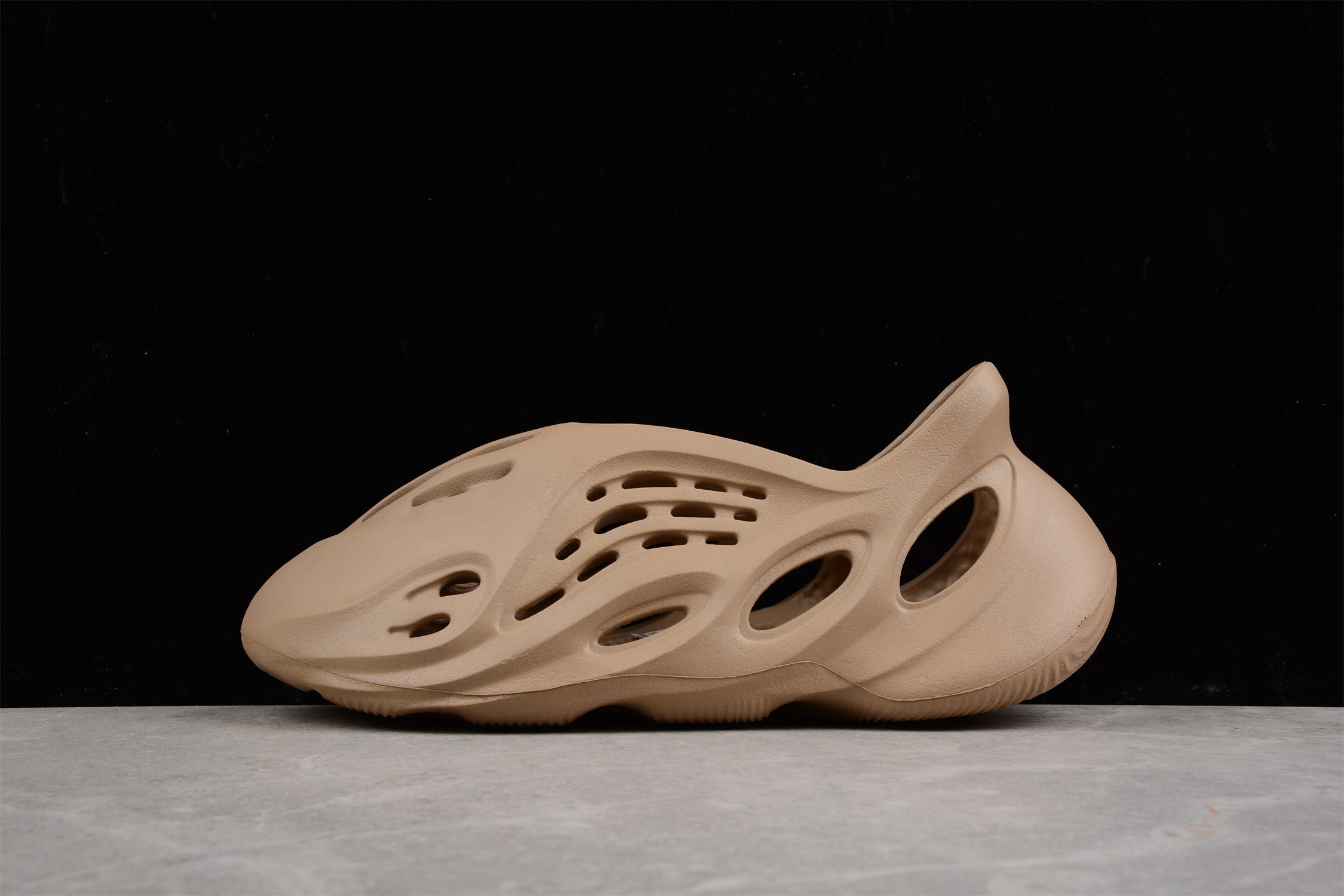 Adidas Yeezy CW3354 - Image 2