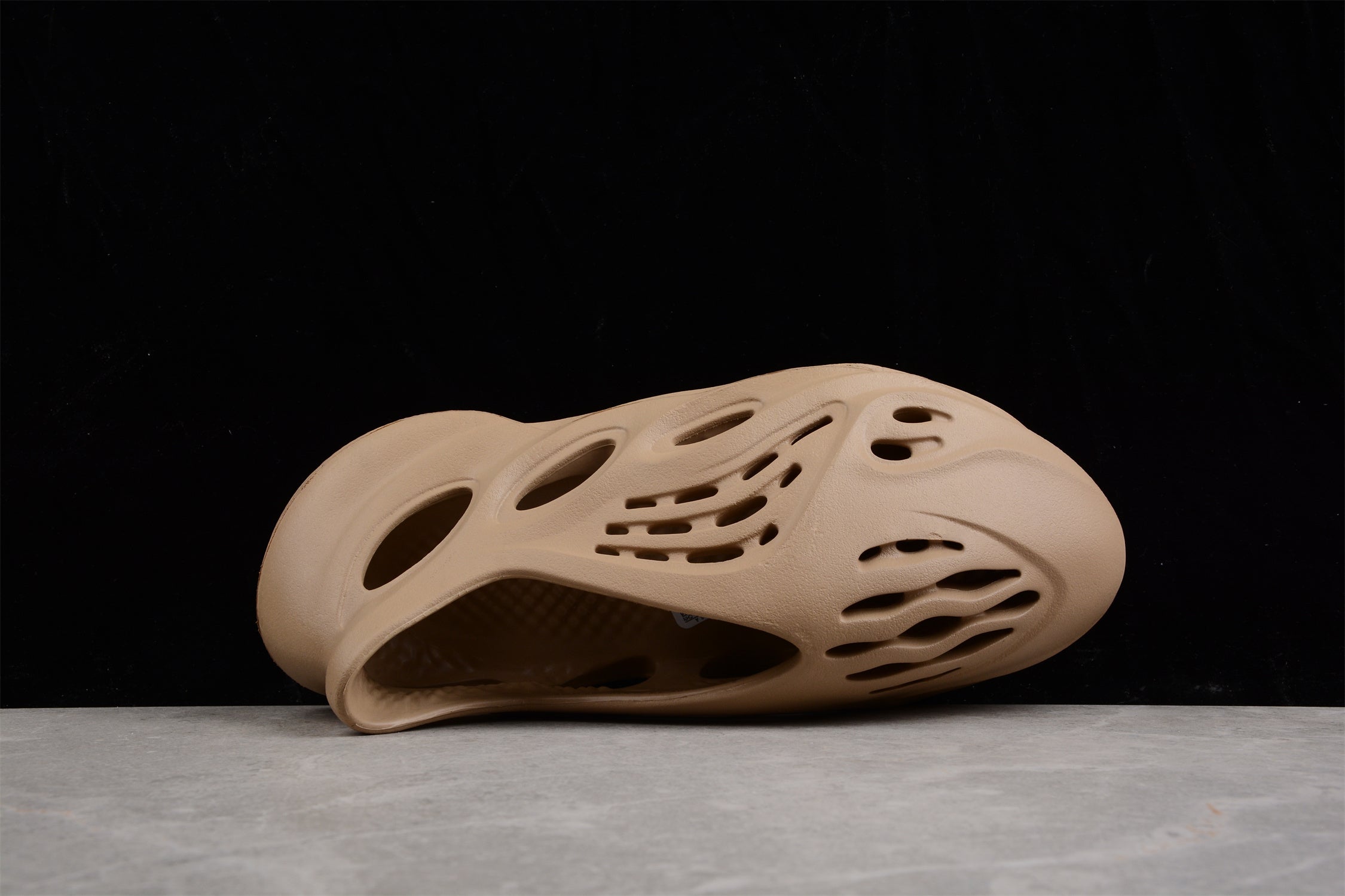 Adidas Yeezy CW3354 - Image 3