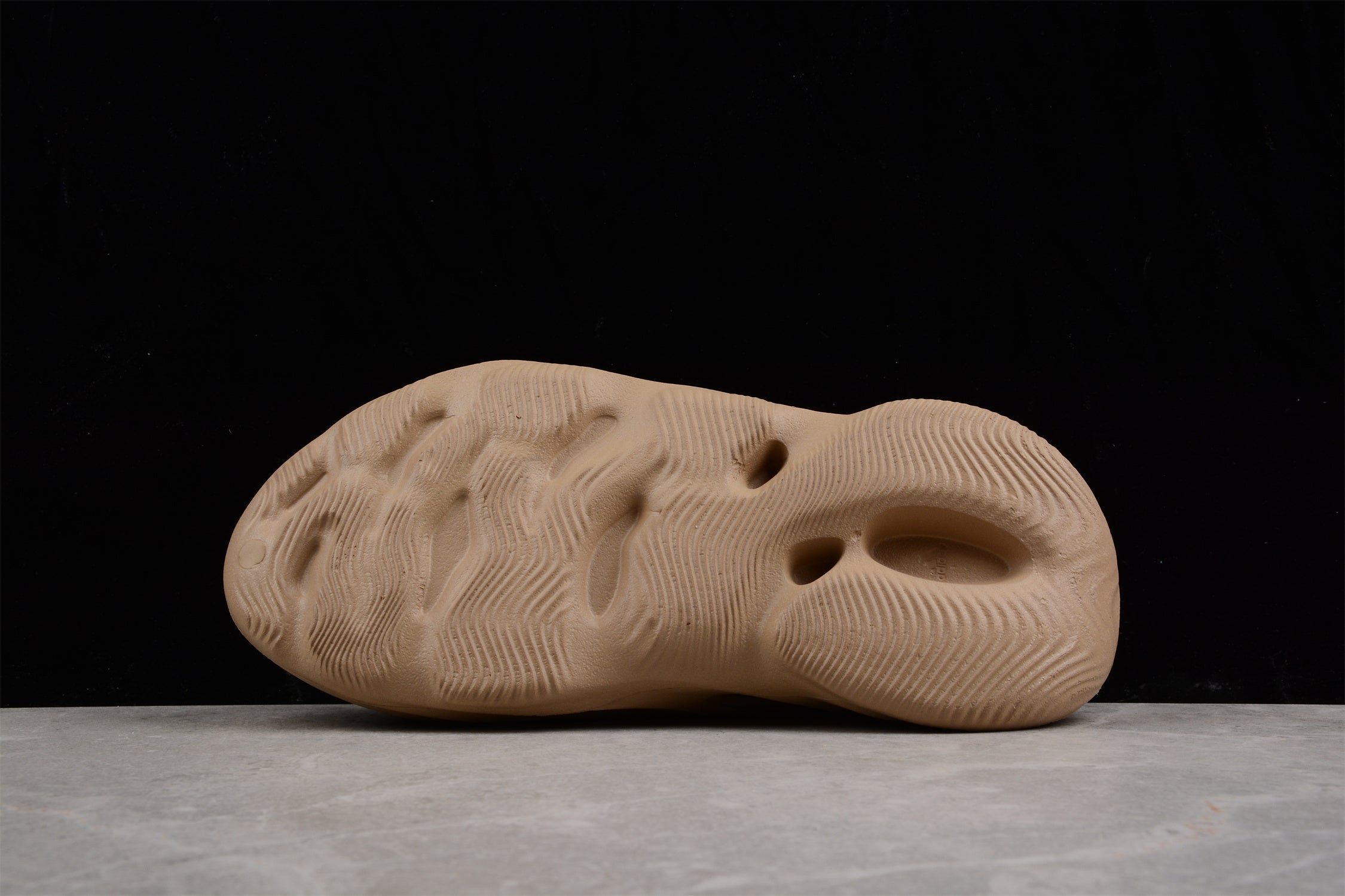 Adidas Yeezy CW3354 - Image 4