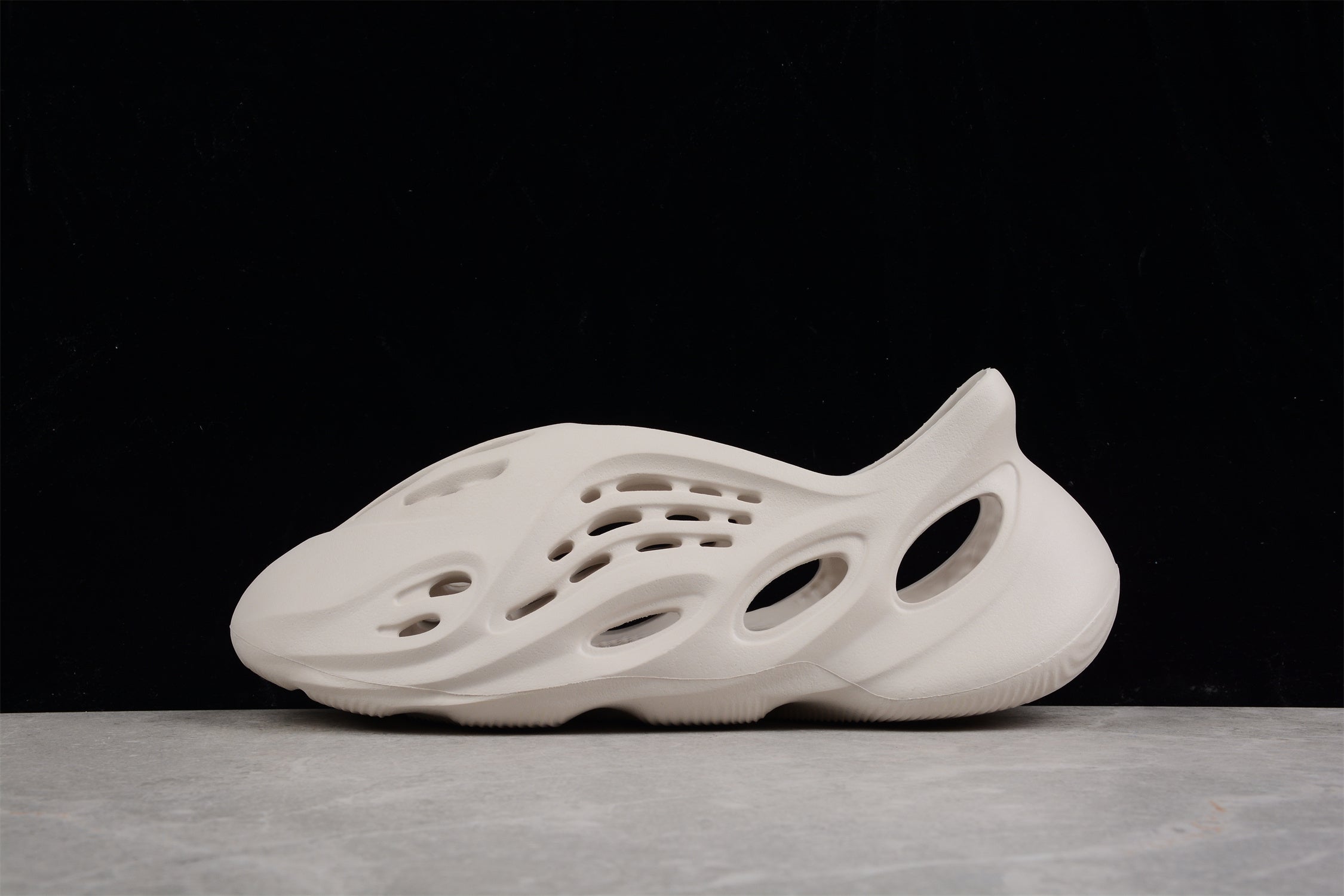 Adidas Yeezy G55486 - Image 2