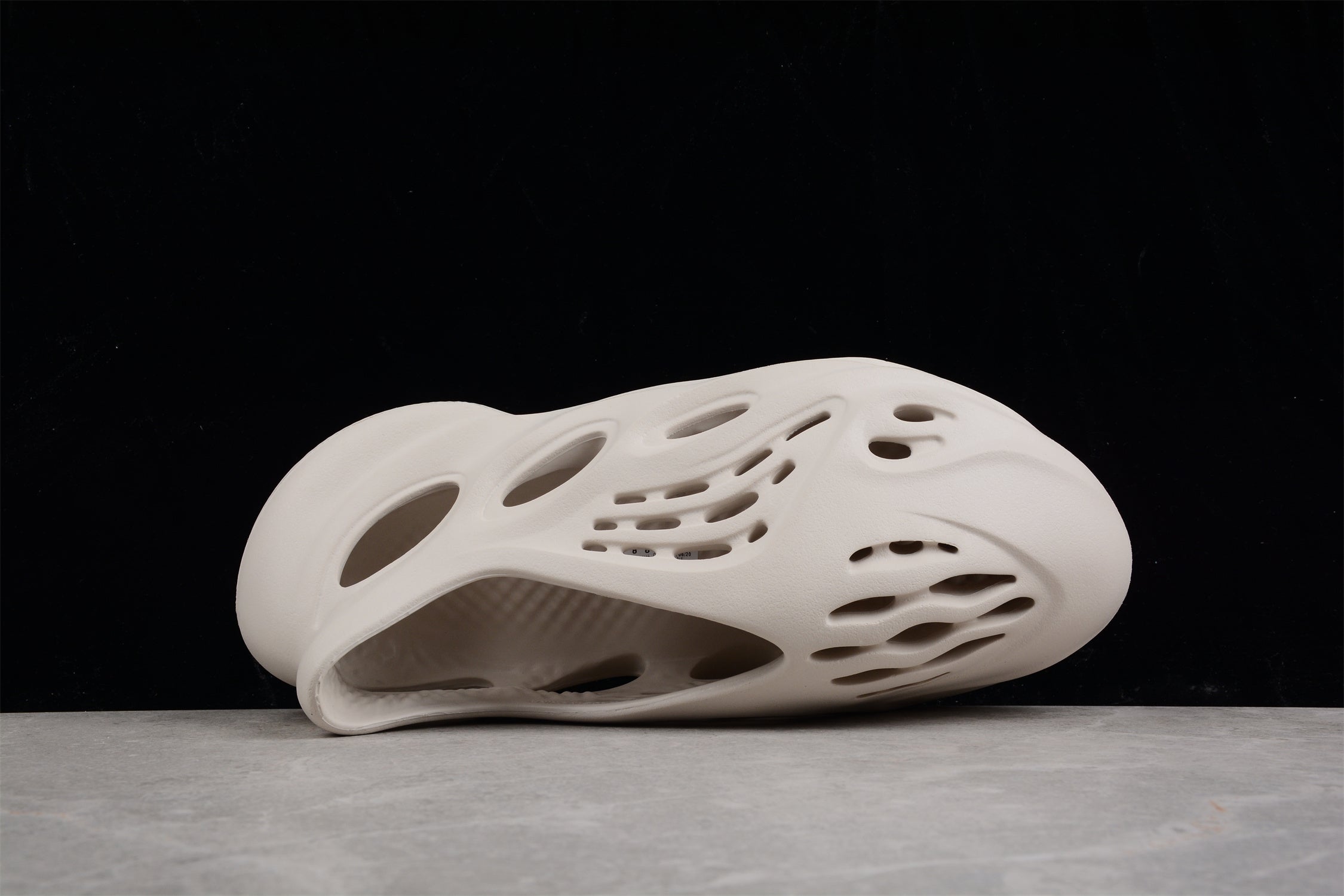 Adidas Yeezy G55486 - Image 4