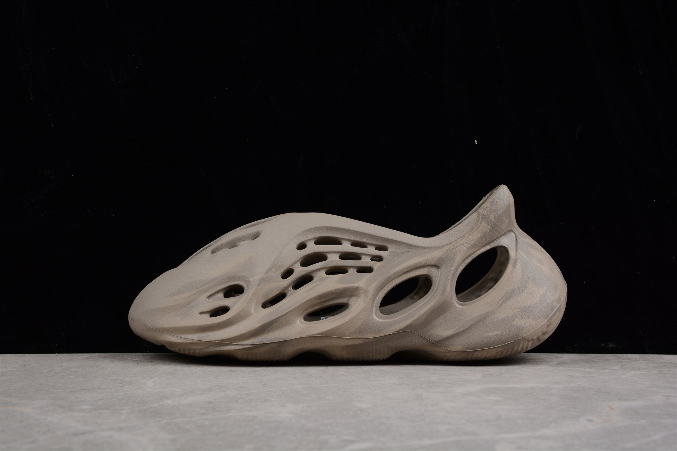 Adidas Yeezy GX447214 - Image 2