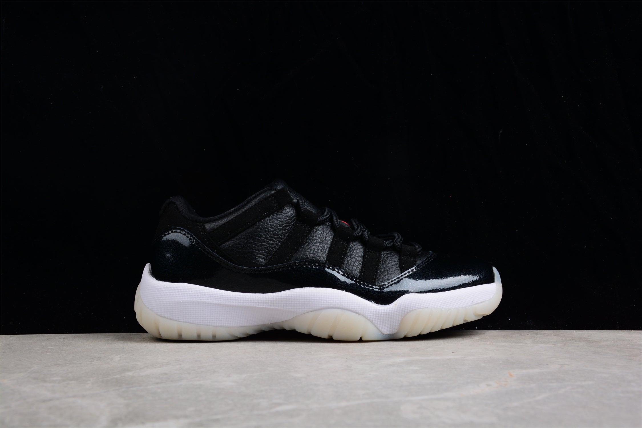 Air Jordan 11 Retro Low "72-10" AJ11 AV2187-001