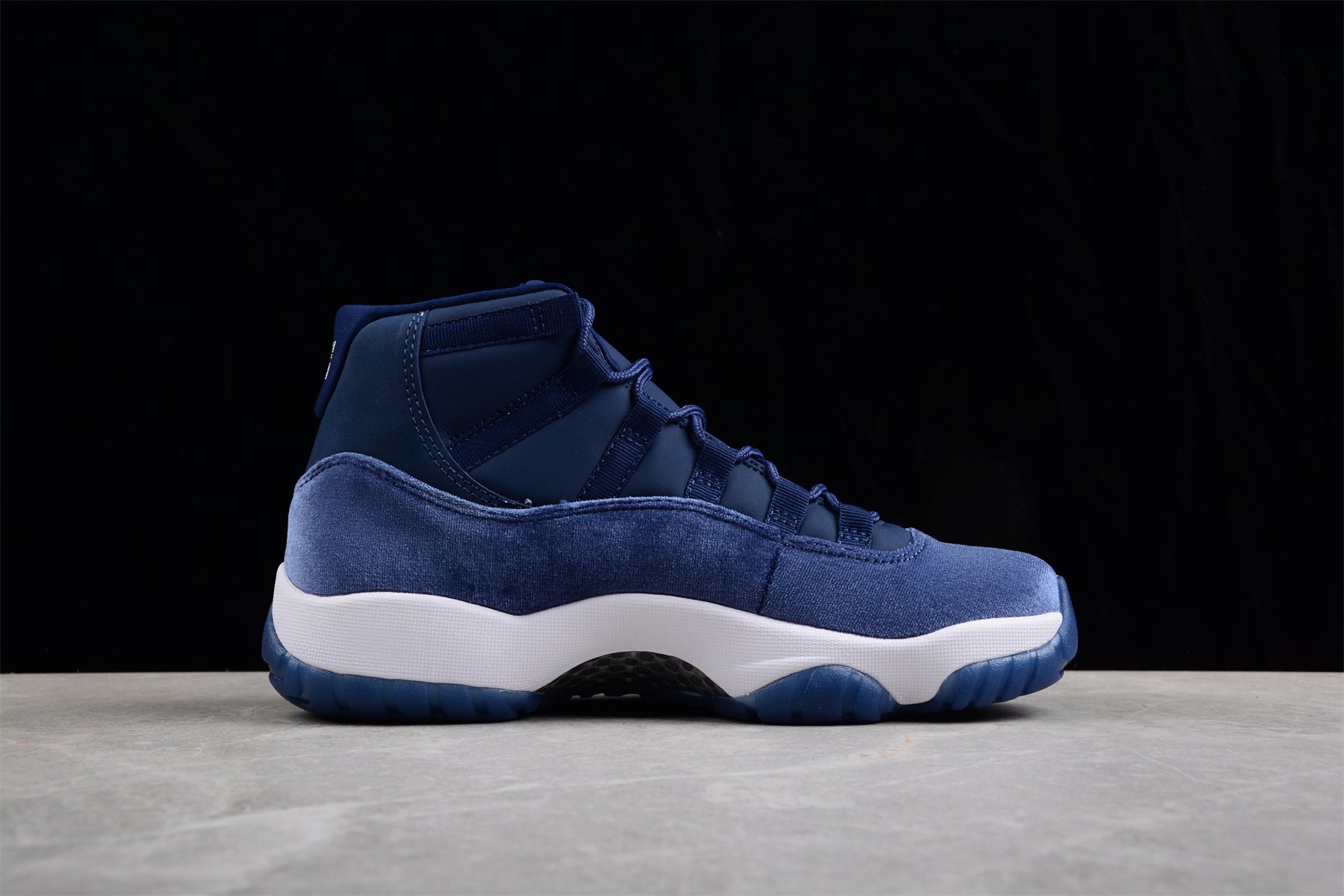 Air Jordan 11 Velvet "Midnight Navy" AJ11 AR0715-441