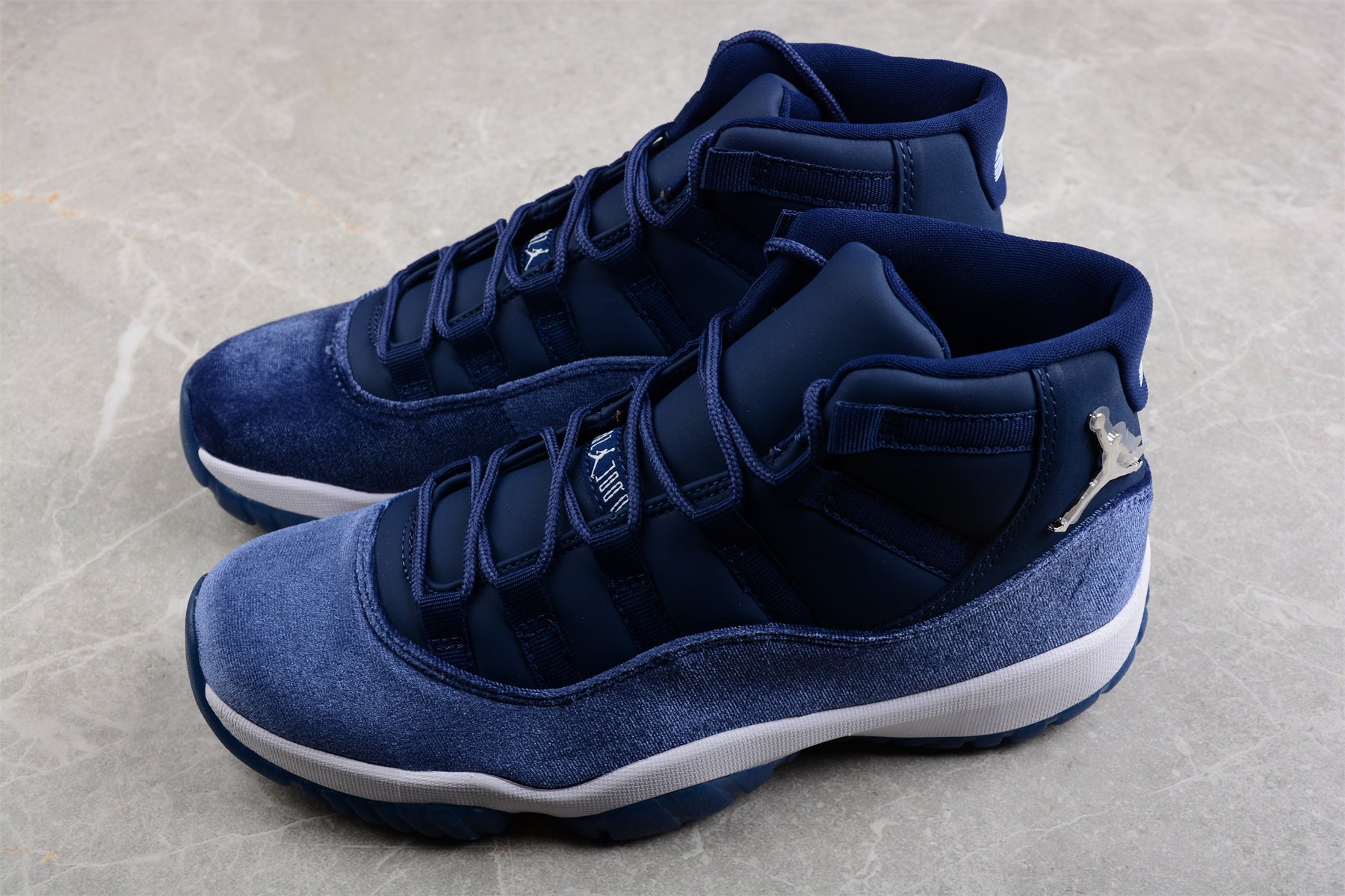 Air Jordan 11 Velvet "Midnight Navy" AJ11 AR0715-441 - Image 2