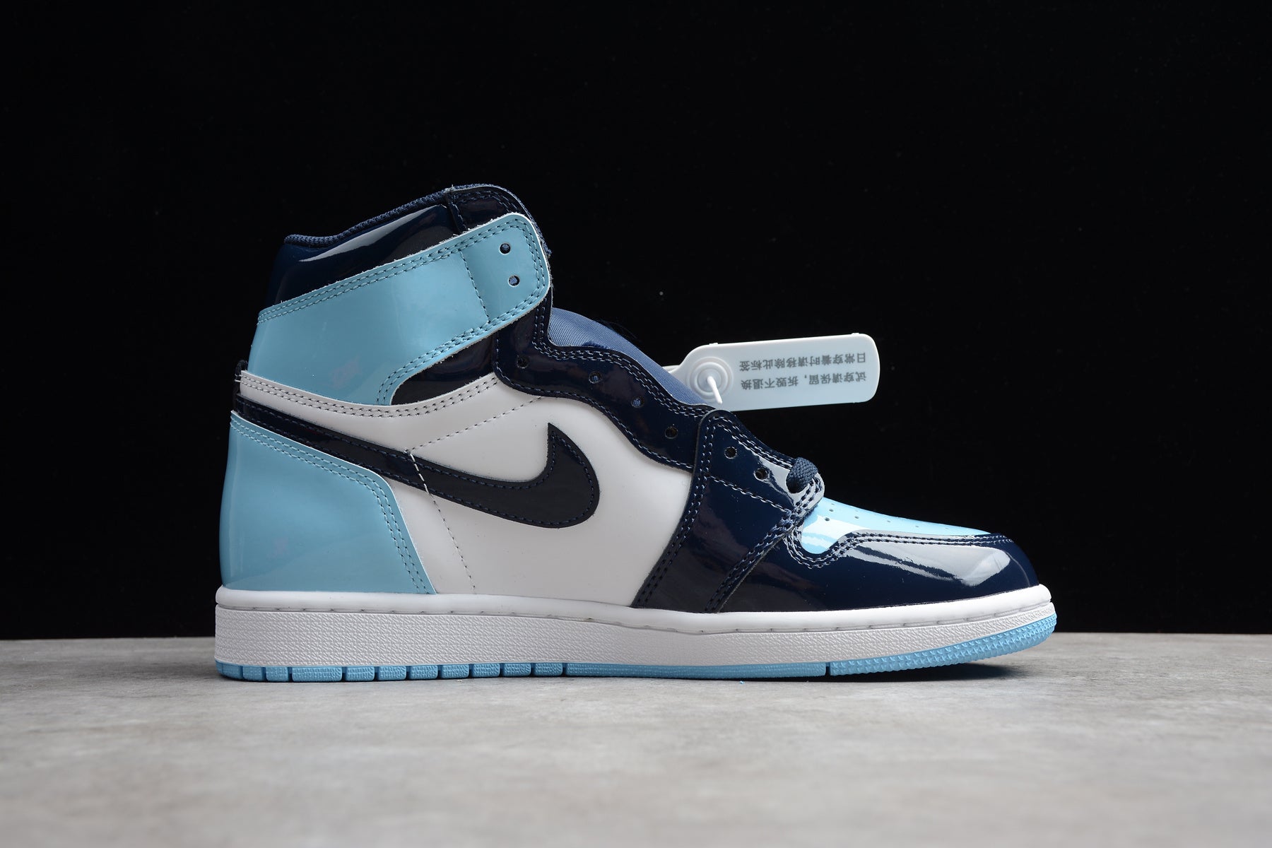 Air Jordan 1 Retro High OG "Obsidian/University Blue"
