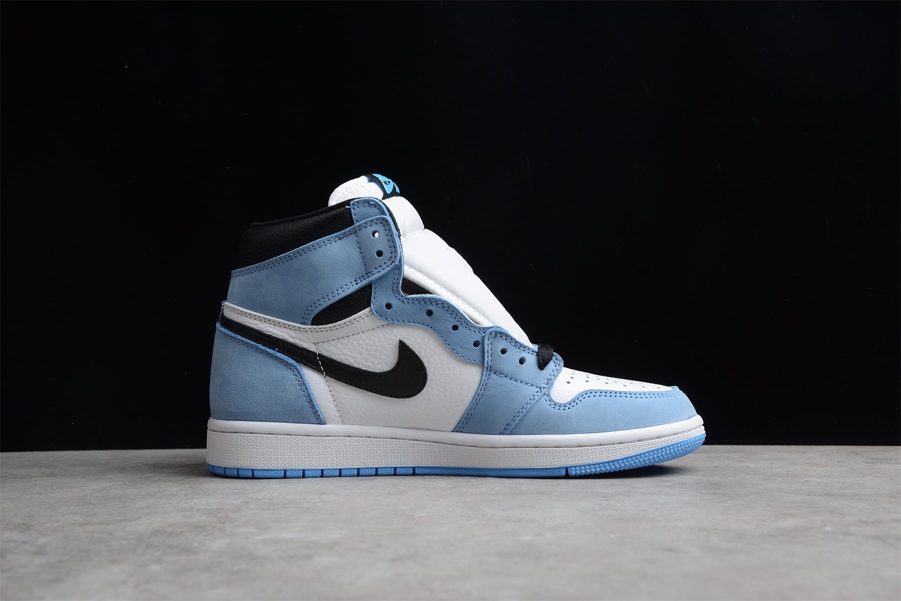 Air Jordan 1 " University Blue " R28 555088-134
