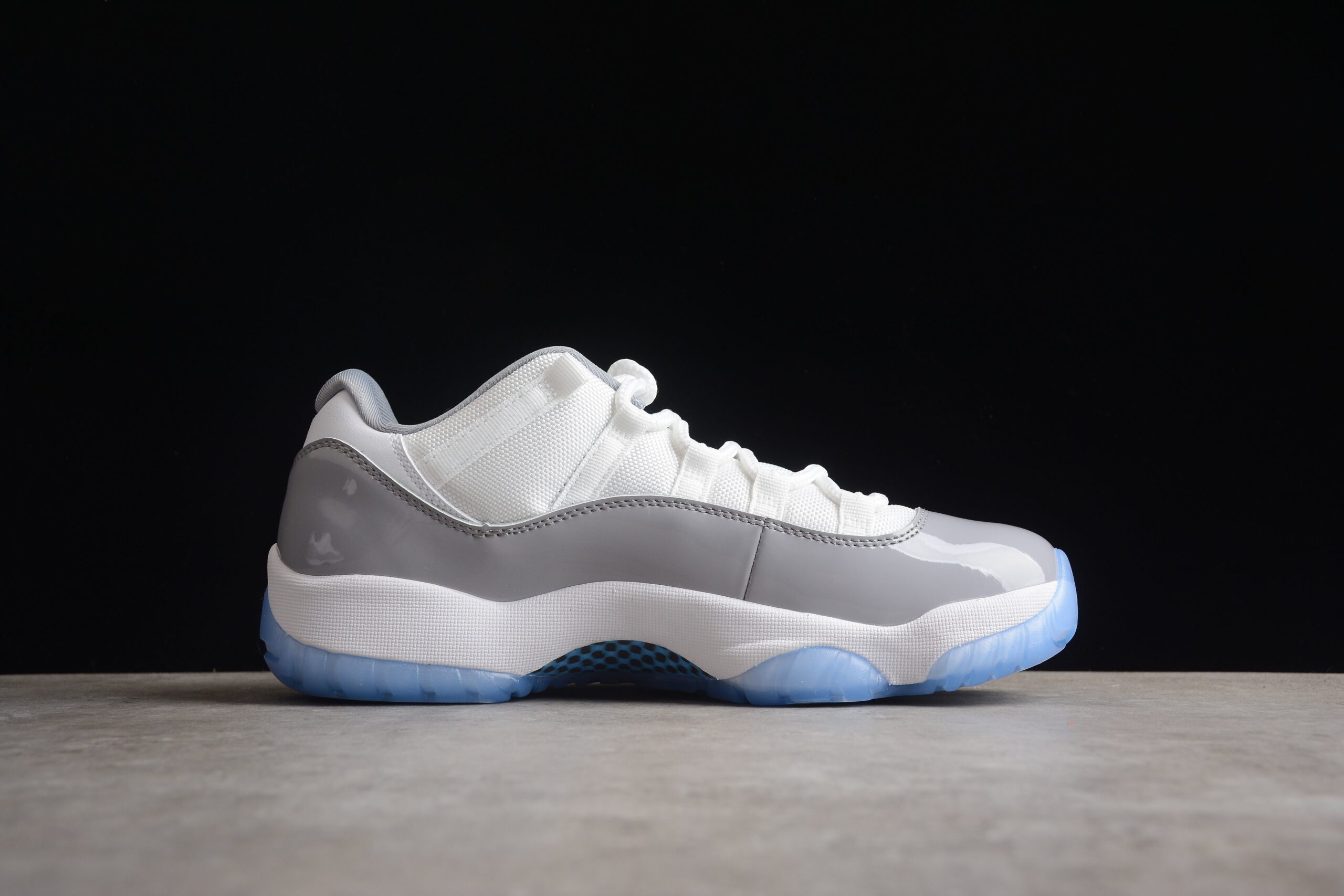 Air Jordan AJ11 Low "Cement Grey" AJ11 AV2187-140