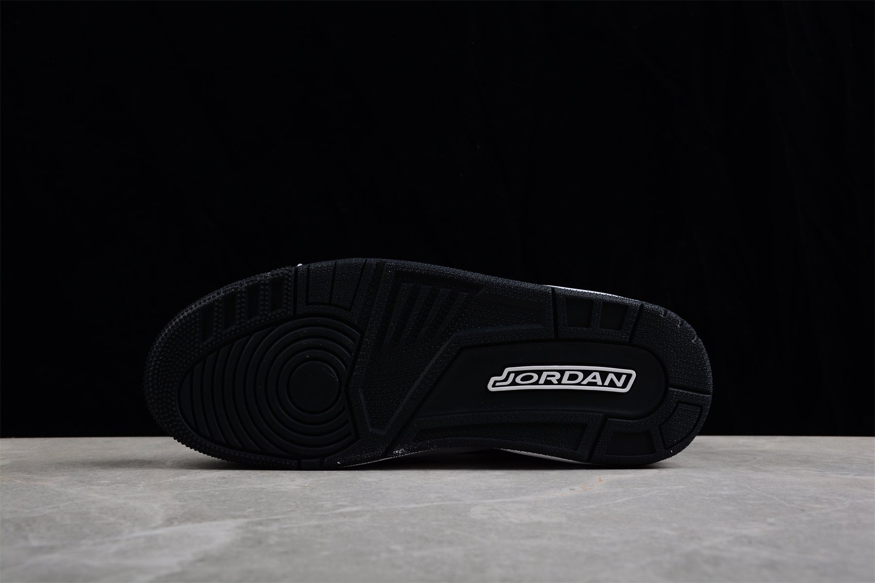 R30 AJ35 "Center of Gravity" DC1493-001 - Image 6