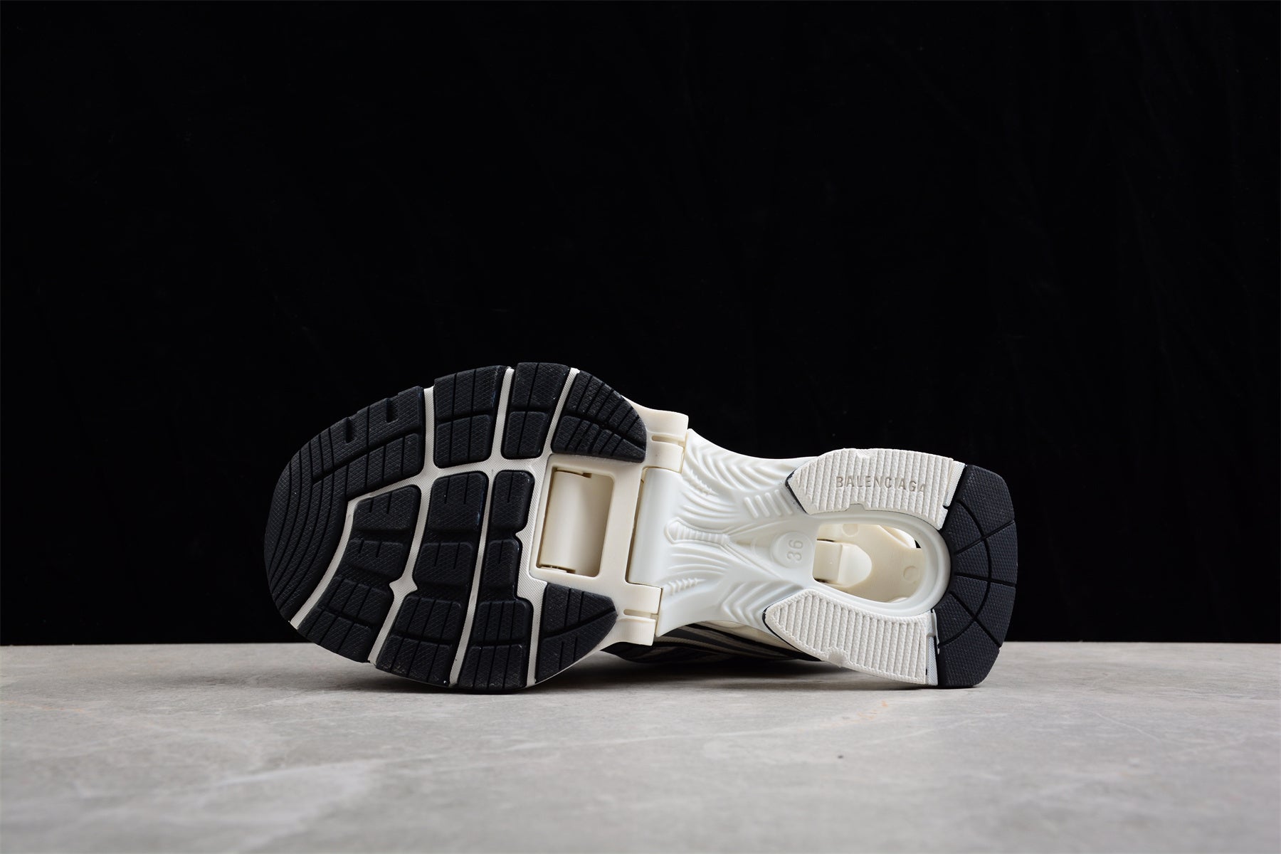 BalenciagaX-Pander 6.0 W2RA41291 - Image 5