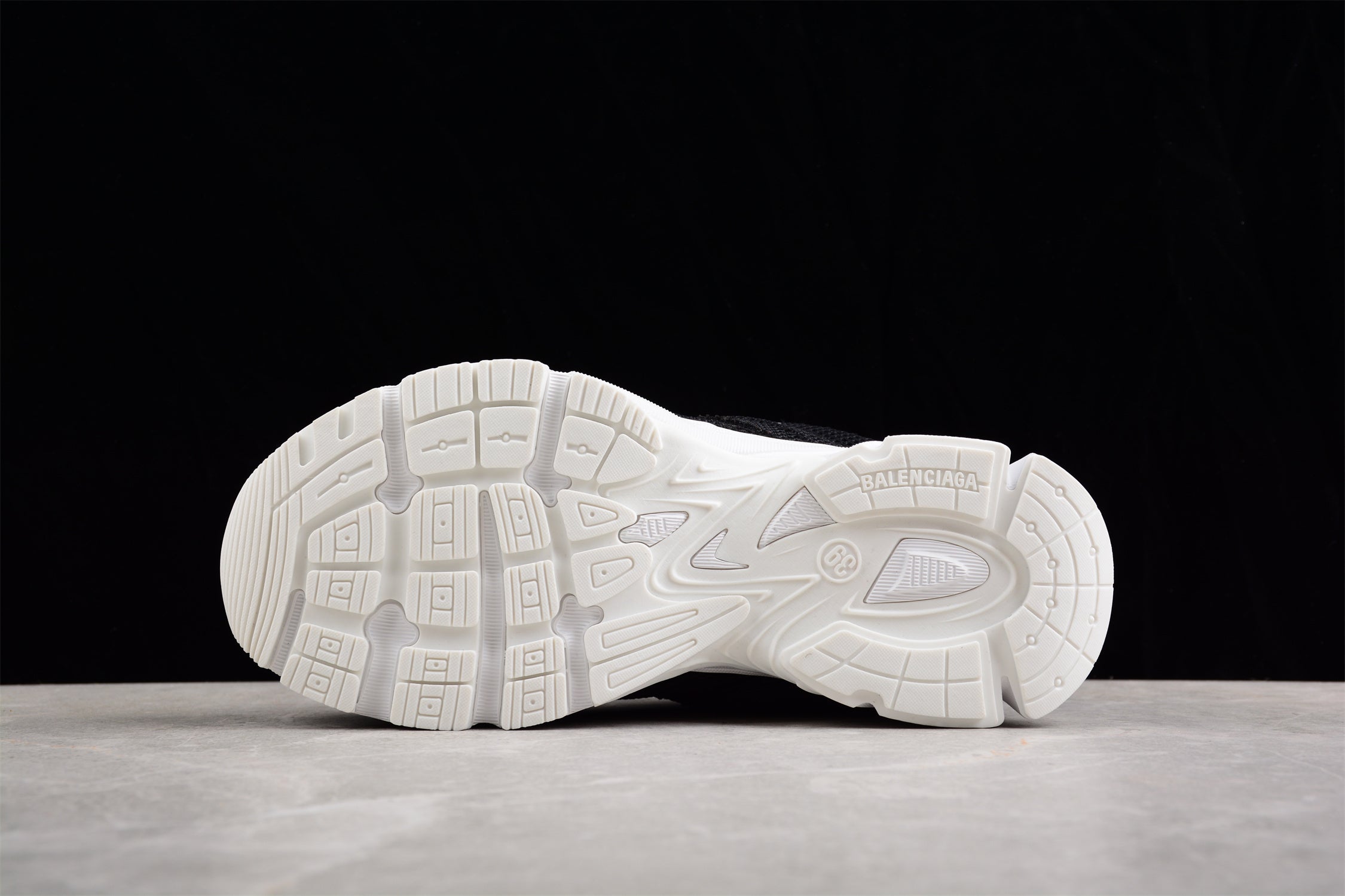 Balenciaga Phantom Sneaker W2E961090 - Image 5