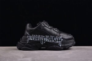 Balenciaga Triple S Sneaker W2W2FAY9017