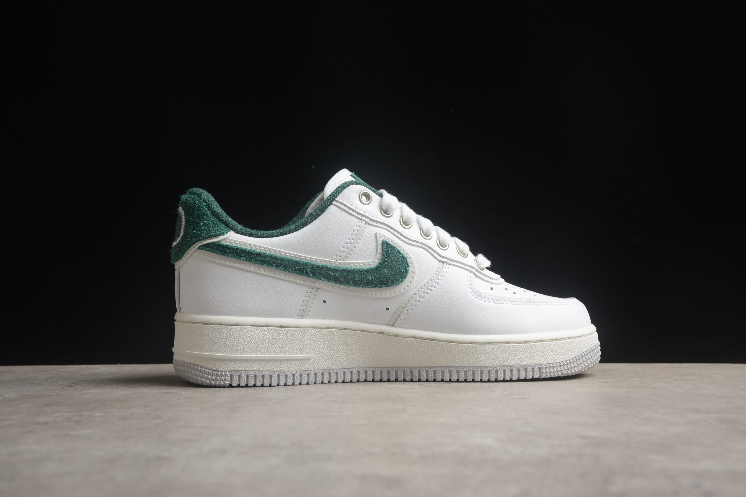 Division Street x Nk Air Force 1'07 Low "Ducks of a Feather" HF0012-100
